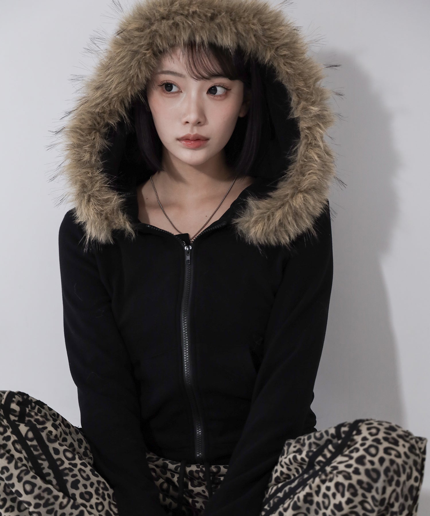 フェイクファーフーディジップアップパーカー ／ fake fur hooded zipup hoodie