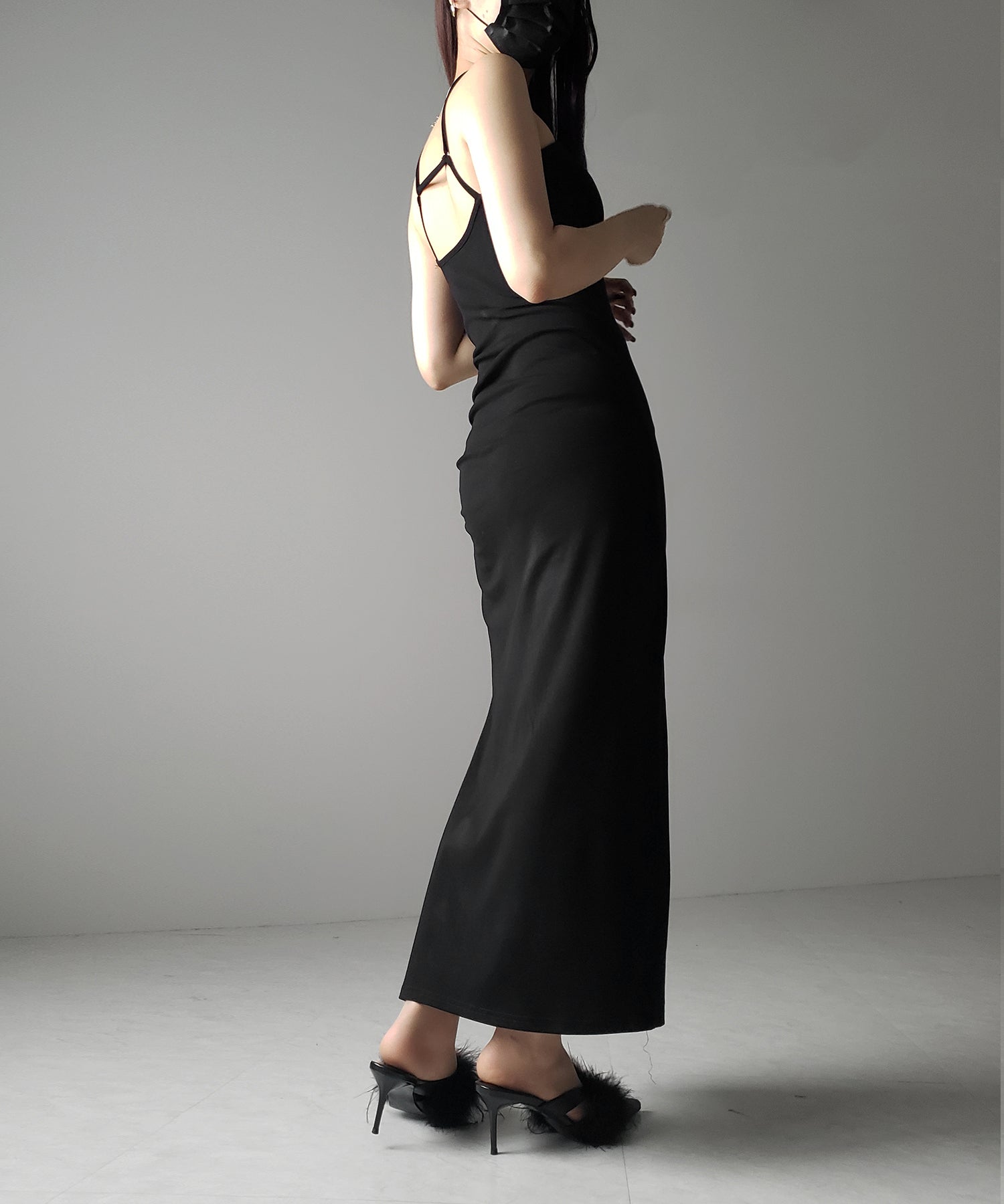 【 パッド付き 】バックストラップサイドシャーリングスリットロングキャミワンピース ／ back strap side shirring slit long cami onepiece