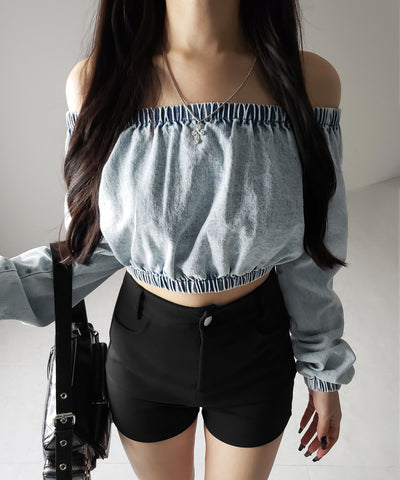 【 ２color 】ヴィンテージデニムギャザーオフショルトップス ／ vintage denim gathered off shoulder tops