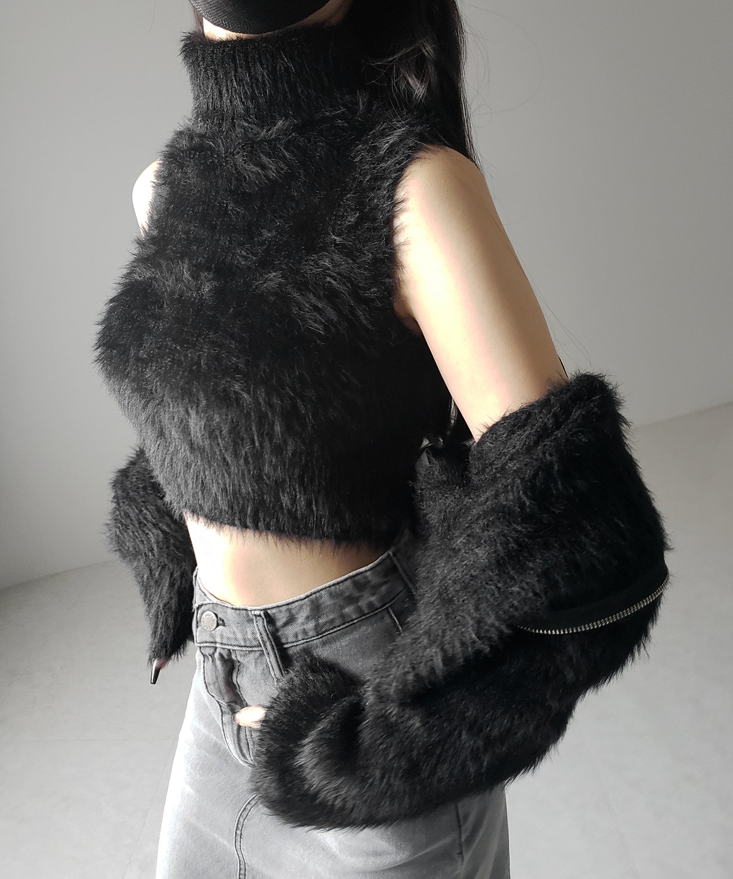 【 ３color 】タートルネックショートシャギーノースリニットトップス ／ turtleneck short shaggy nosleeve knit tops