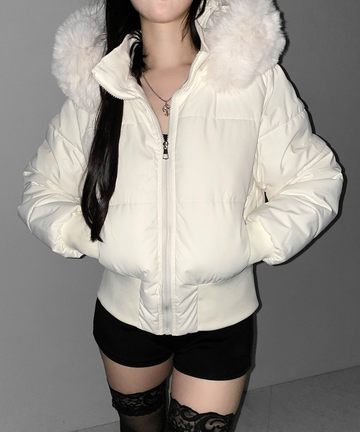 フェイクファーフード中綿ショートジャケット ／ fake fur hoodie fake down short jacket