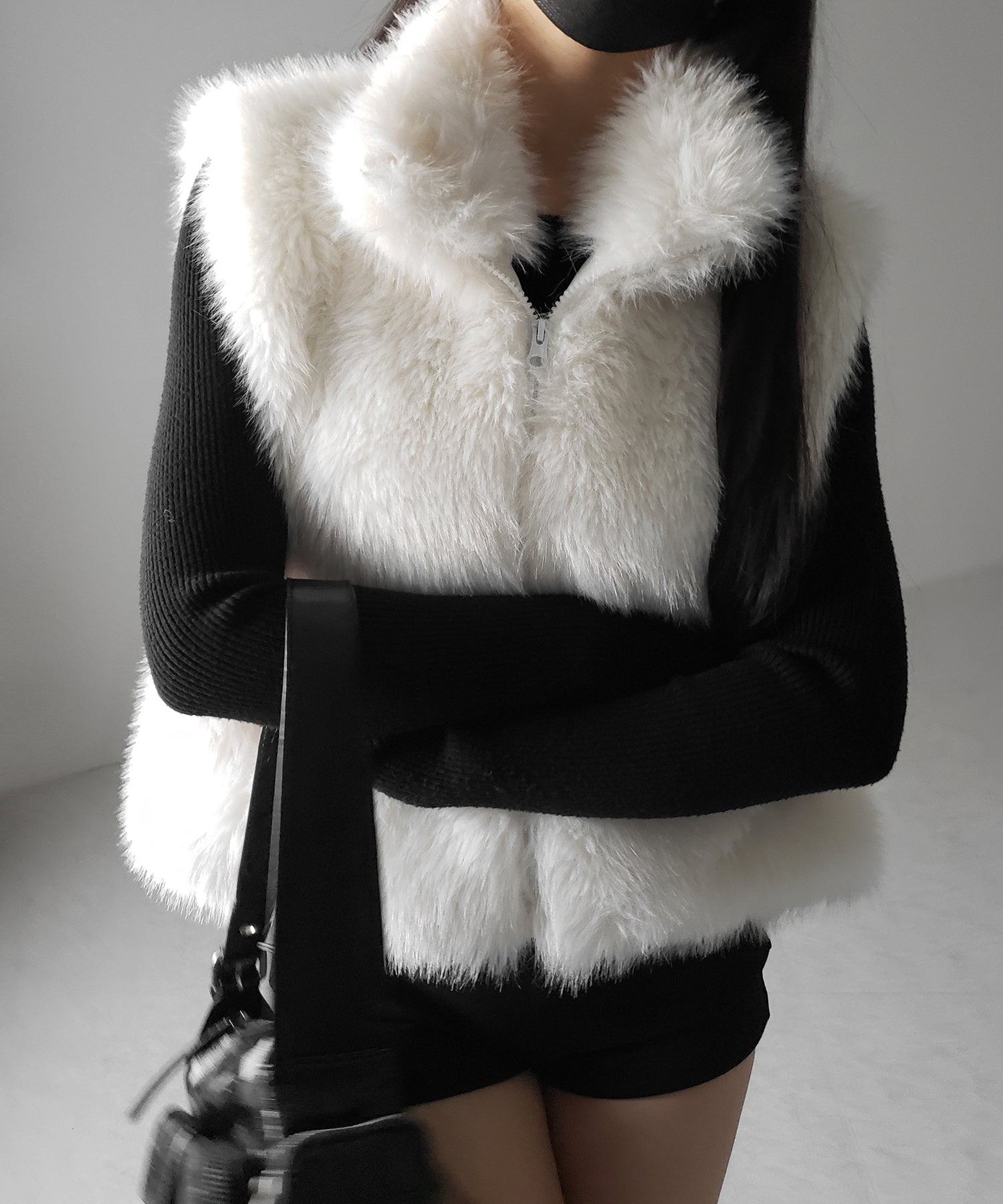 【 ポケット付 】スタンドネックジップアップフェイクファーベスト ／ stand neck zipup fake fur vest