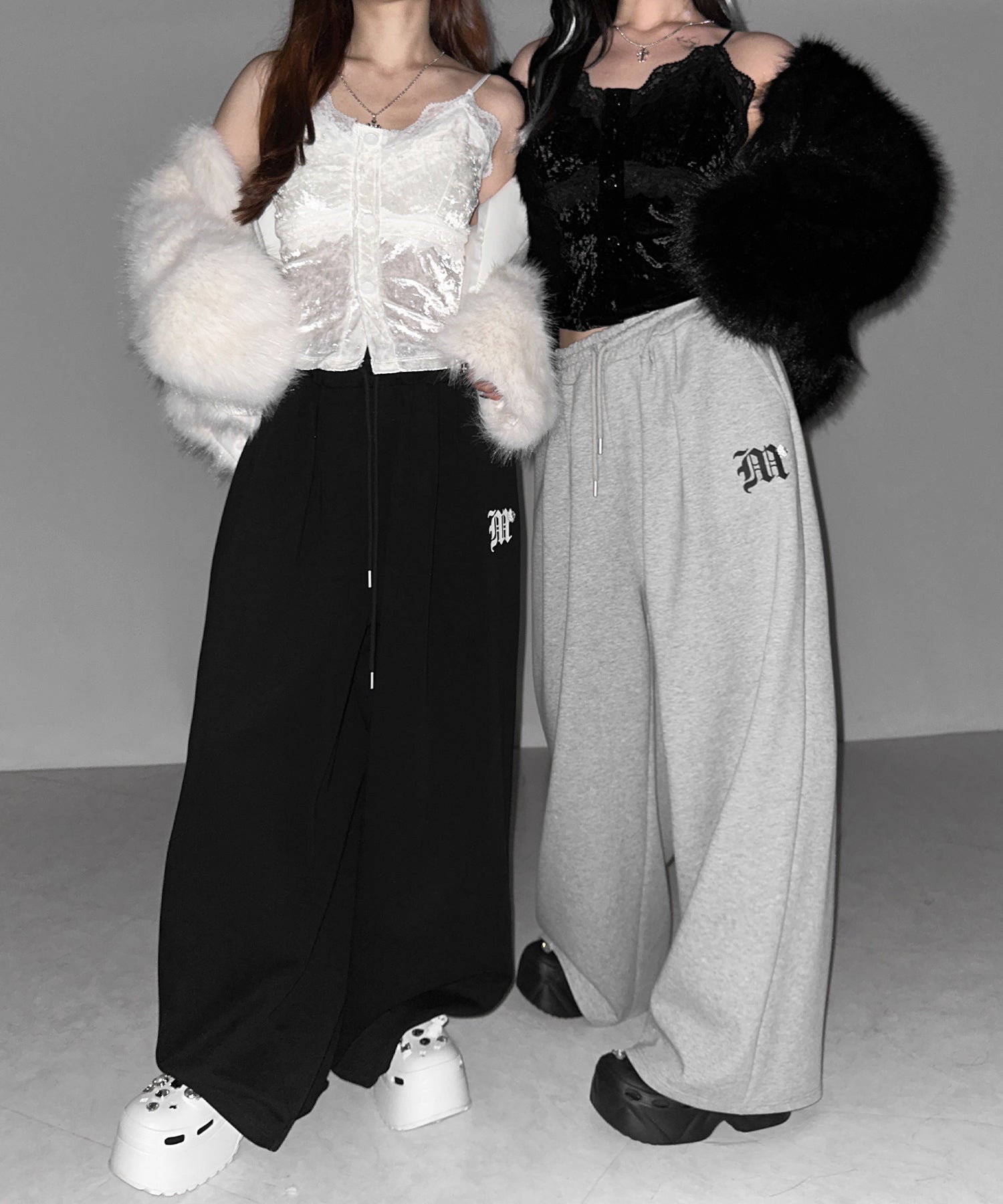 フロントボタンレースベロアショートキャミソール ／ front button lace velor short camisole