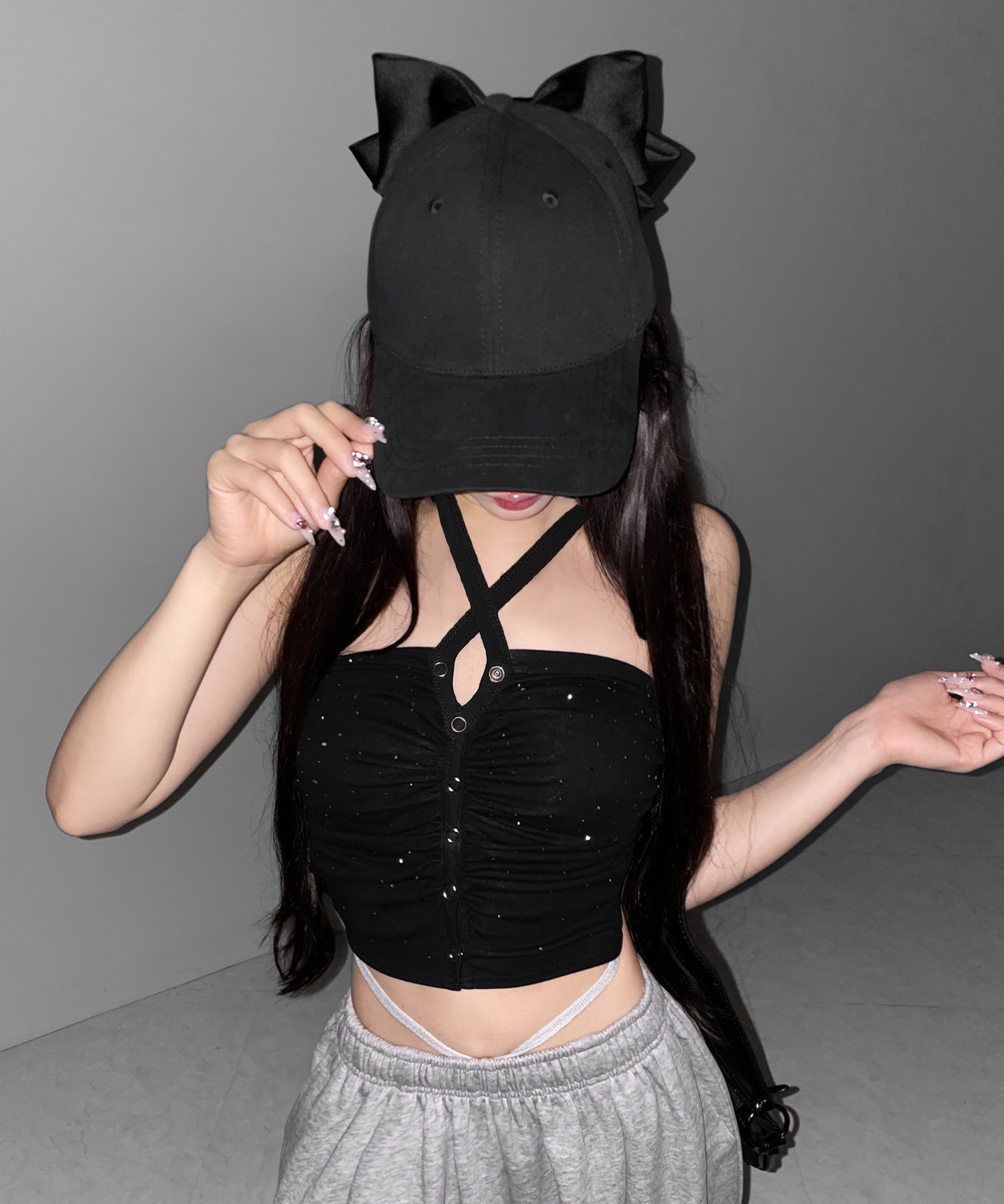 ラインストーンホルターネックスナップギャザーベアトップ ／ Rhinestone halter neck snap gathered bare top