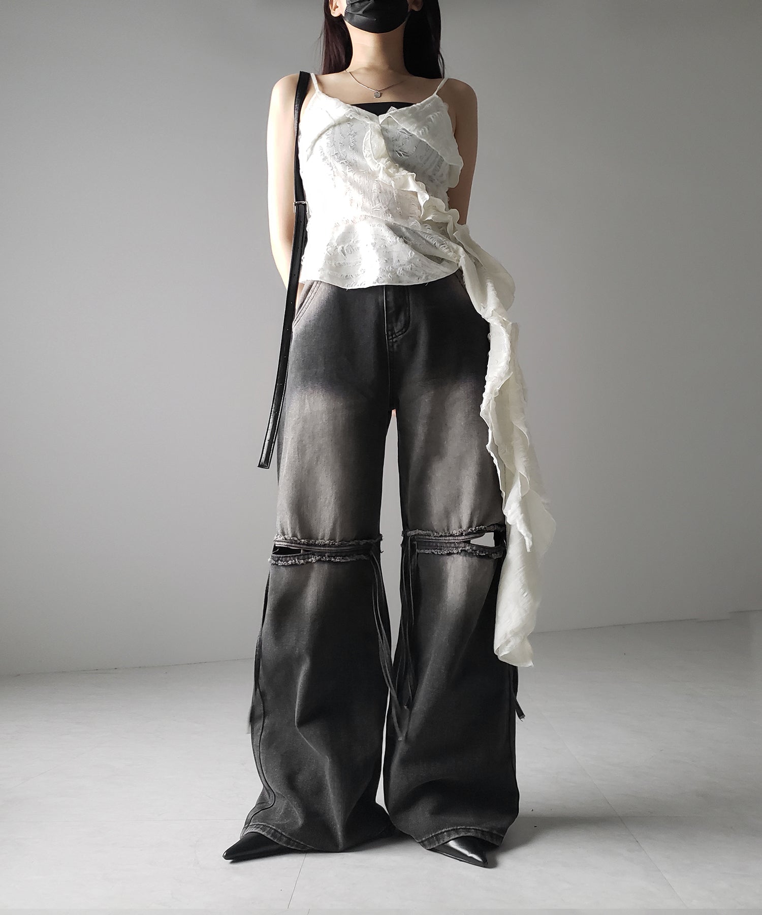 【 ４size ／ ２color 】カットアウトストラップヴィンテージルーズデニム ／ cutout strap vintage loose denim