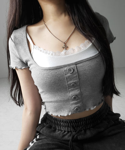 【 ２点セット 】レイヤードレースキャミソール ＋ スクエアネックフロントボタンTシャツ SET