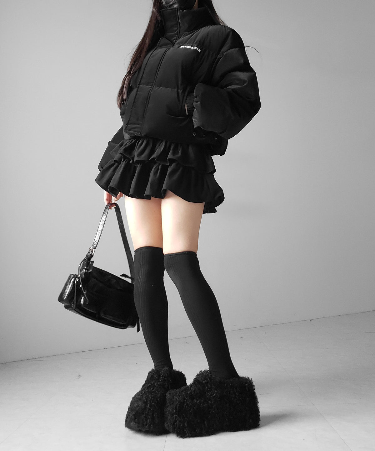 【 新色ピンクが追加！ 】グランジロゴ刺繍ショートパフ中綿ジャケット ／ grunge logo embroidery short puff fake down jacket