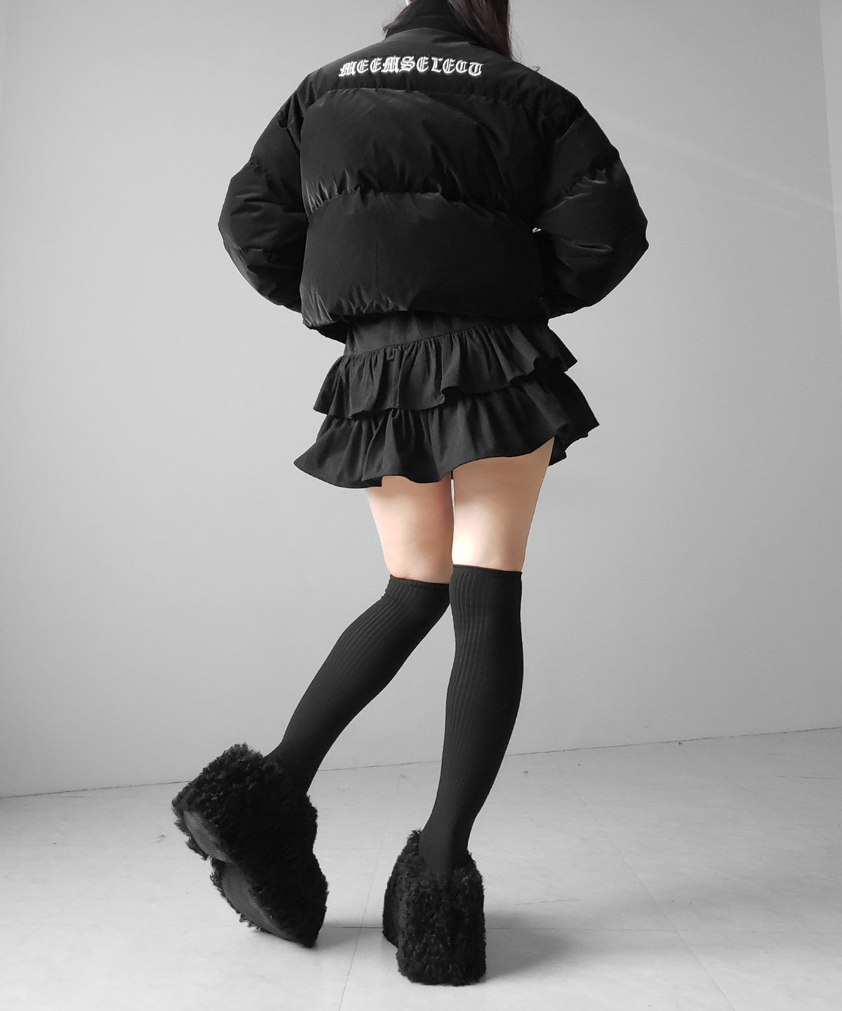 【 新色ピンクが追加！ 】グランジロゴ刺繍ショートパフ中綿ジャケット ／ grunge logo embroidery short puff fake down jacket