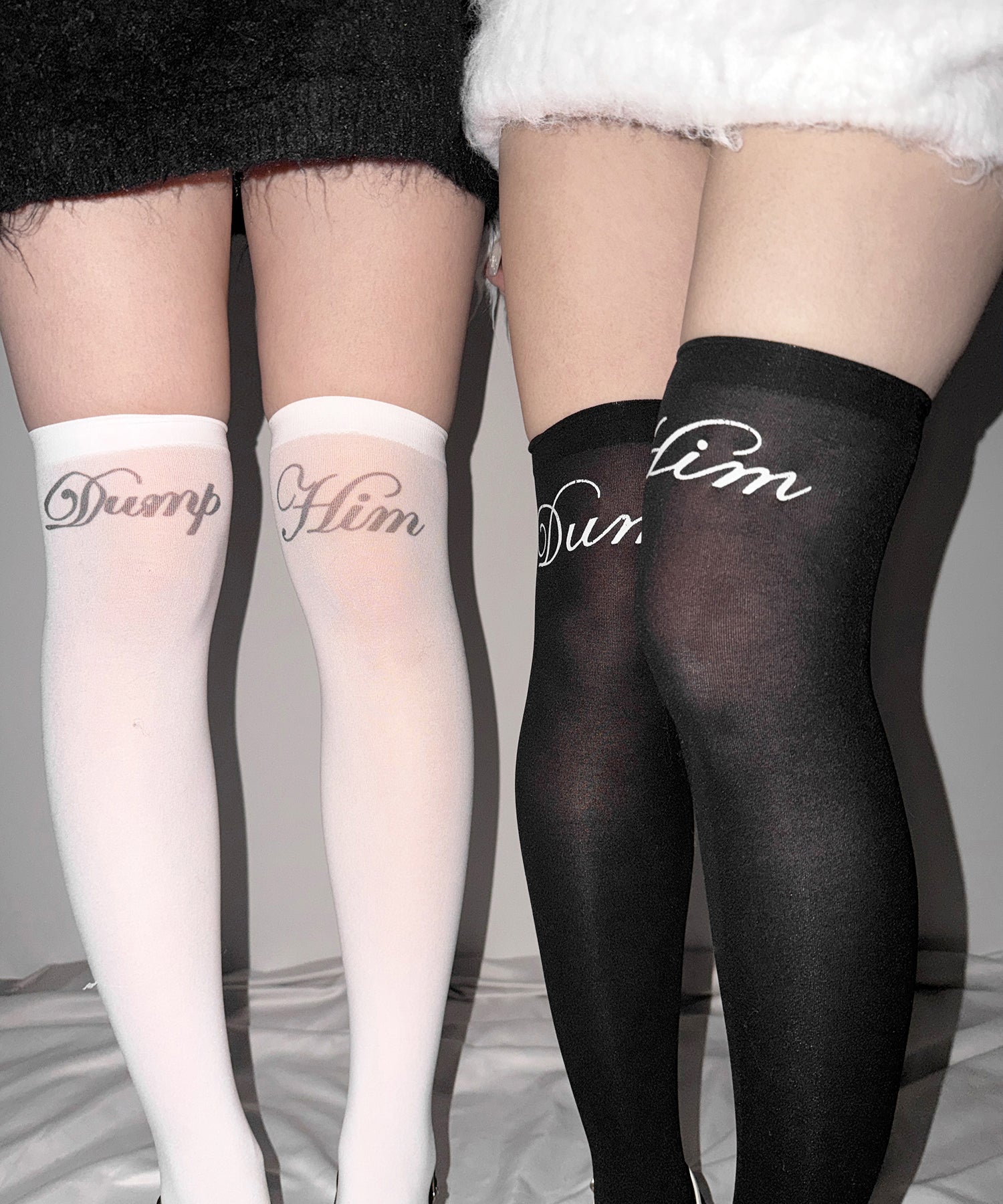 【 選べる３柄アソート 】レタリングロゴシアーニーハイソックス ／ lettering logo sheer knee high socks