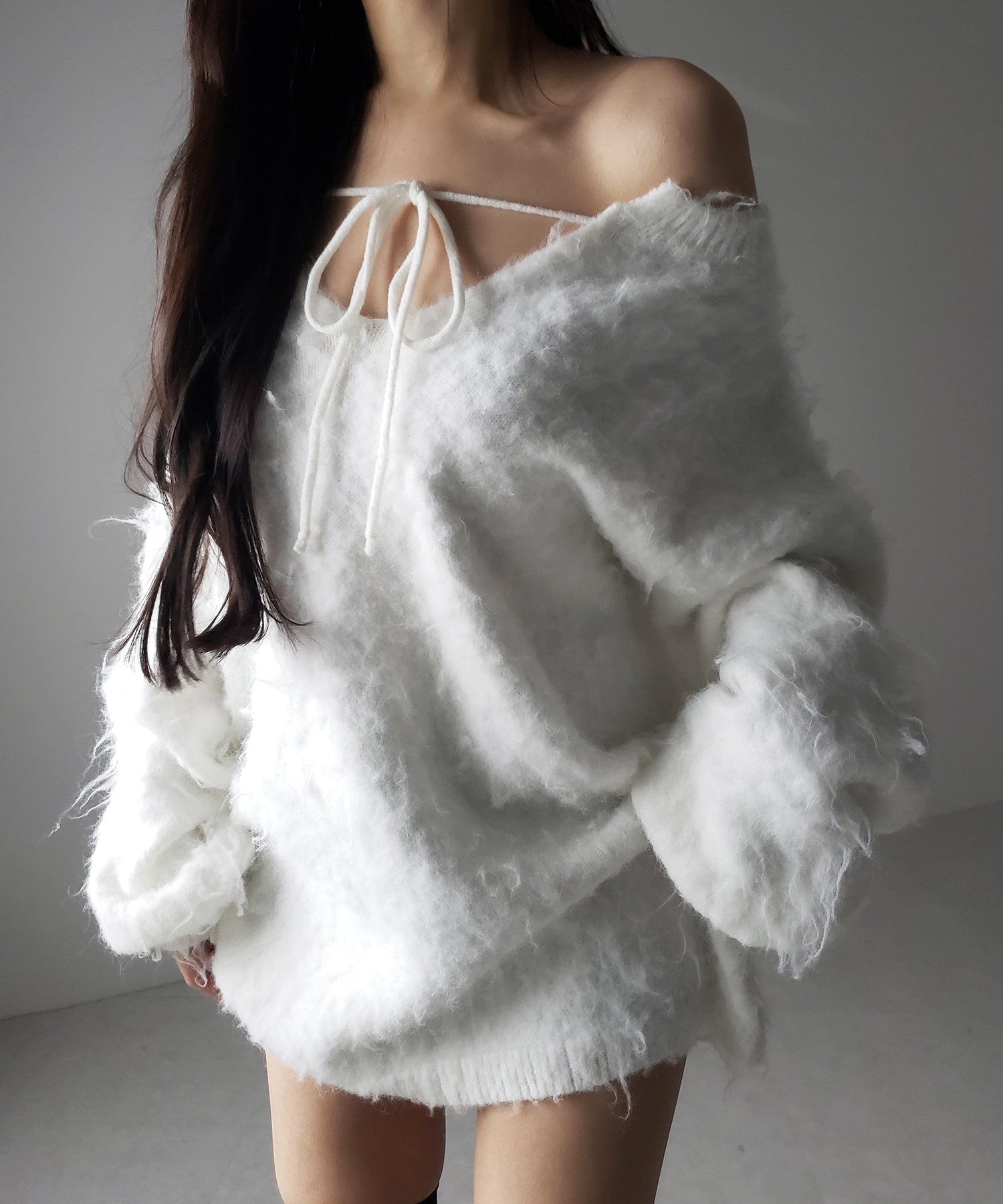 ストラップリボンオフショルオーバーシャギーニット ／ strap ribbon off shoulder over shaggy knit