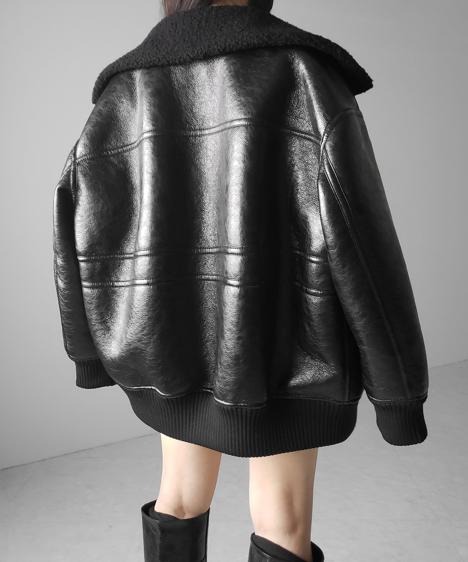 アウトポケットヴィンテージレザーボアムートンオーバージャケット ／ outpocket vintage fake leather boa mouton over jacket