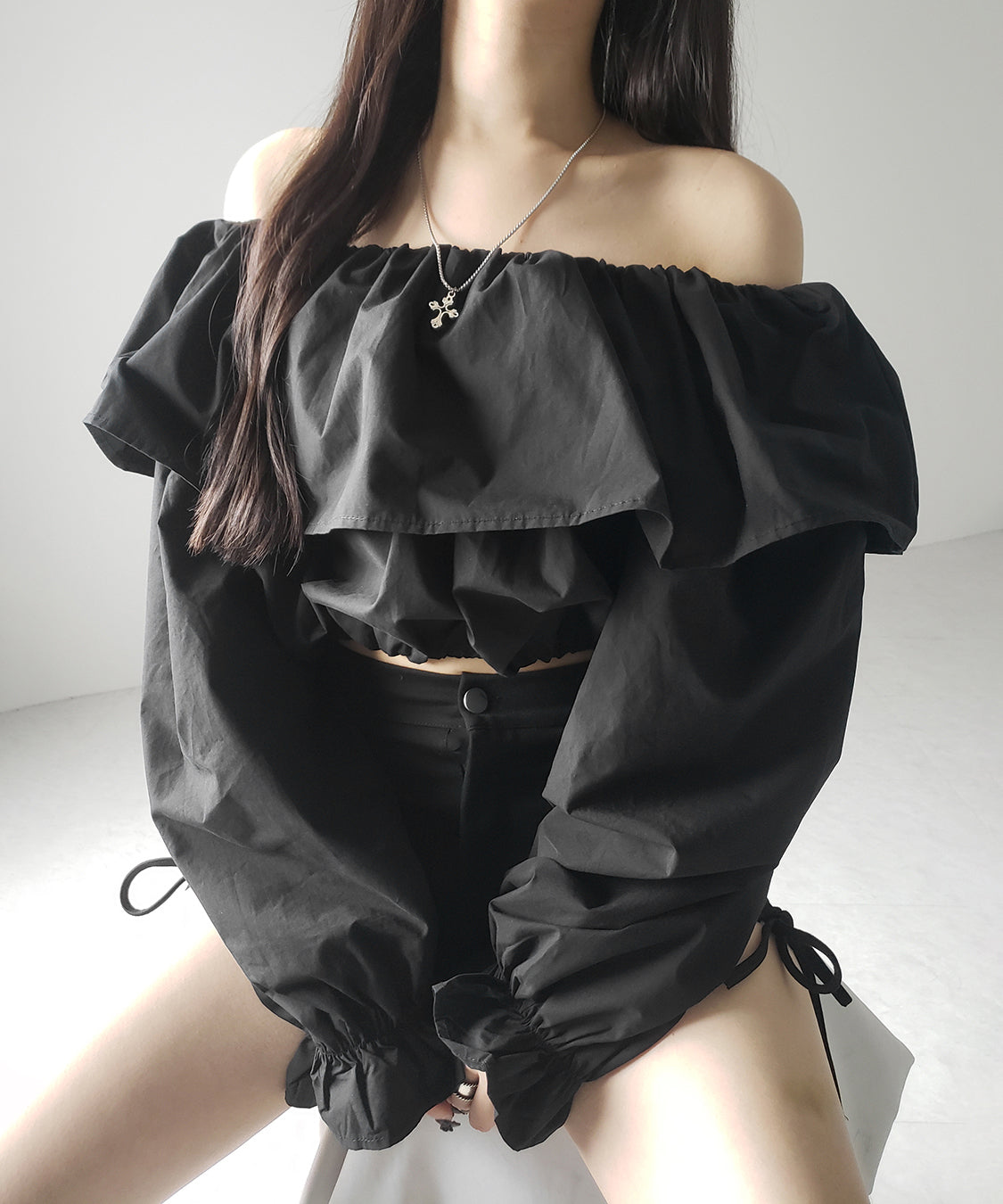 【 ２color 】オフショルダーフリルショートブラウス ／off shoulder frill short blouse