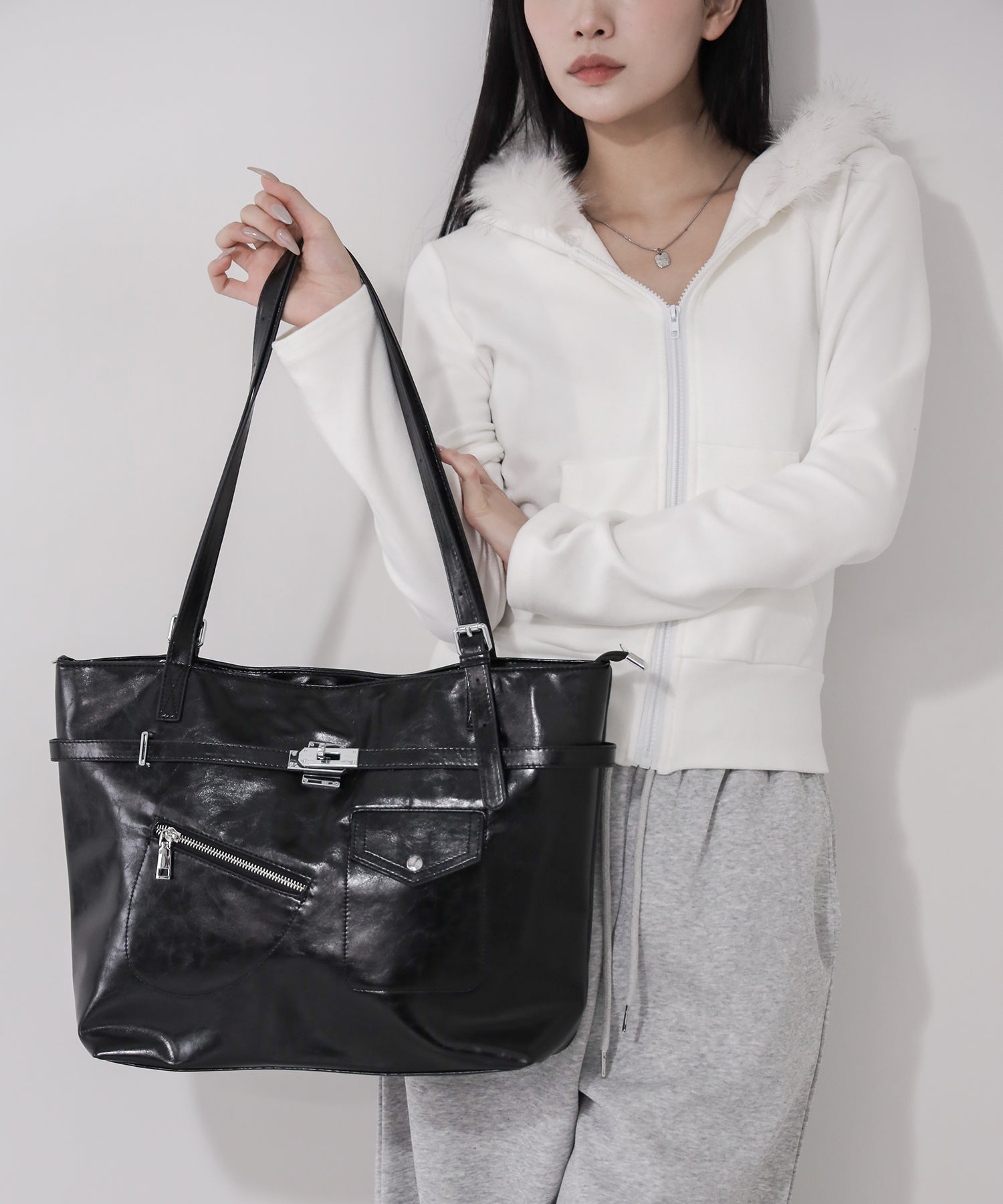 【 A4収納可 】デザインベルトフェイクレザースクエアトートバッグ ／ design belt fake leather square tote bag