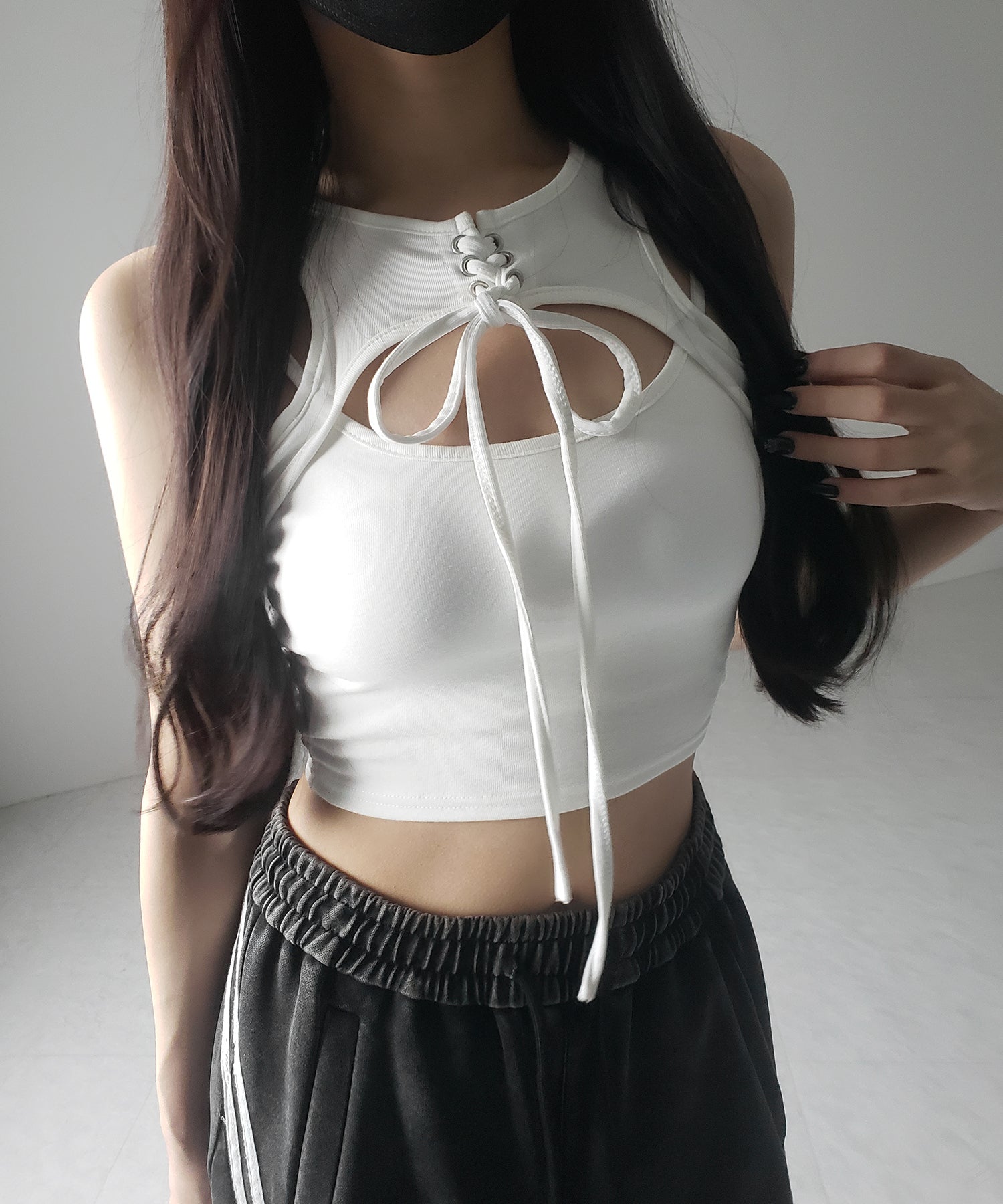 【 ２color 】レースアップリボンカットアウトリブショートタンク ／ laceup ribbon cutout rib short tank