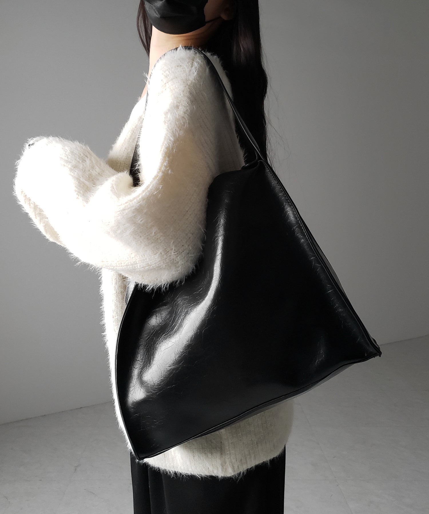 【 ２color 】ヴィンテージフェイクレザースクエアショルダーバッグ ／ vintage fake leather square shoulder bag