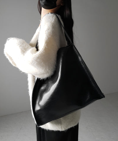 【 ２color 】ヴィンテージフェイクレザースクエアショルダーバッグ ／ vintage fake leather square shoulder bag
