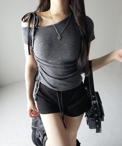 ストラップリボンワンショルサイドギャザートップス ／ strap ribbon one shoulder side gather tops