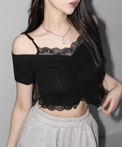 レースドッキングシャーリング半袖オフショルトップス ／ lace docking shirring short-sleeved off-shoulder tops