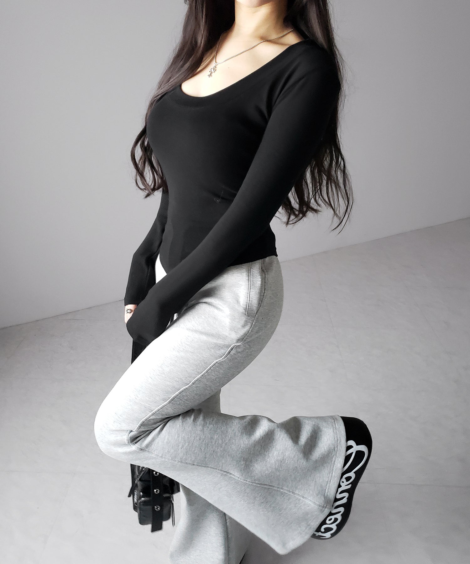UネックスーパーフィットスリムロンT ／ U-neck super fit slim long sleeve T-Shirt