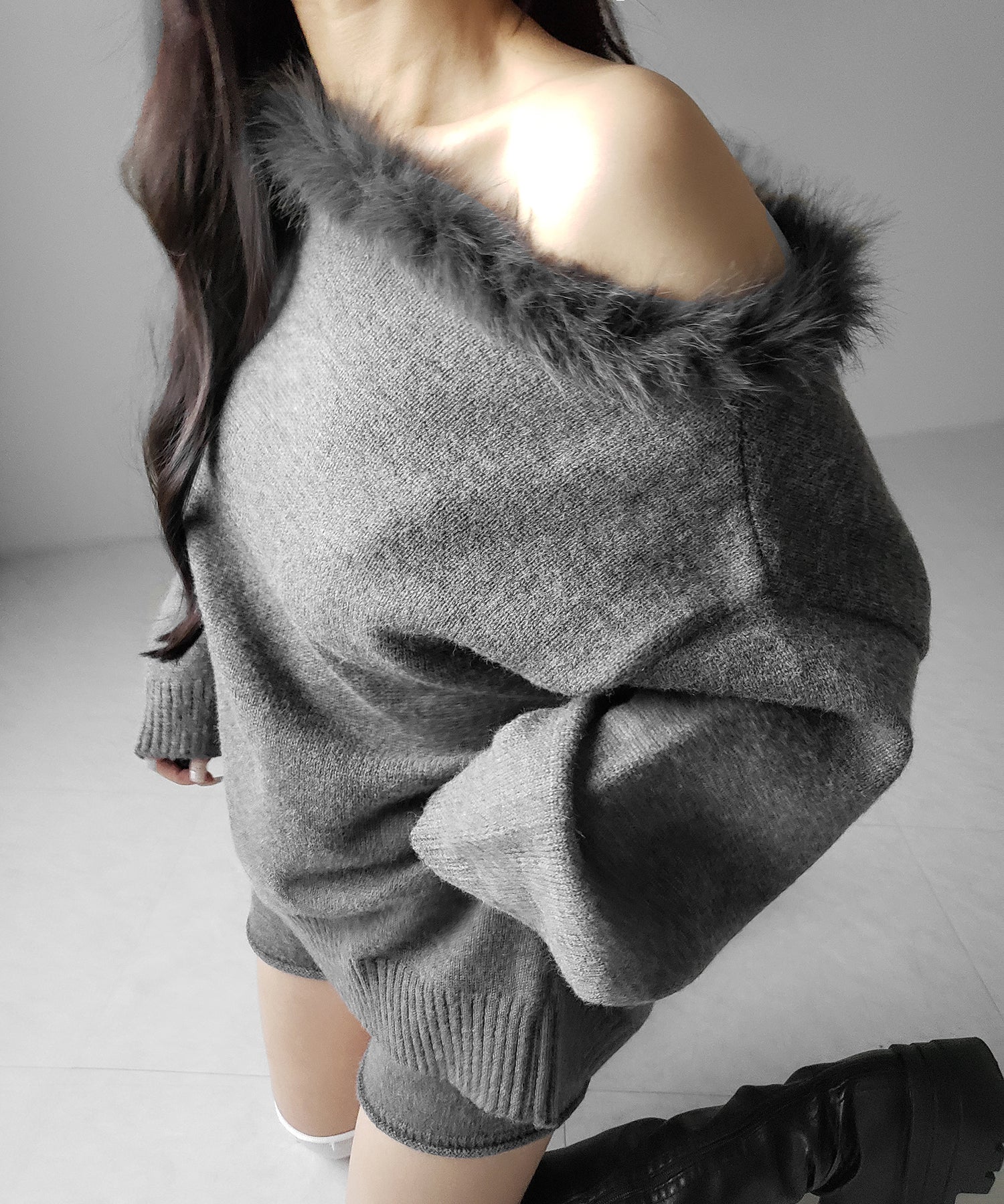 【 ニットセットアップ 】フェイクファーワンショルオーバーニット ＋ ニットショートパンツ SET ／ fake fur one-shoulder over knit + knit short pants SET