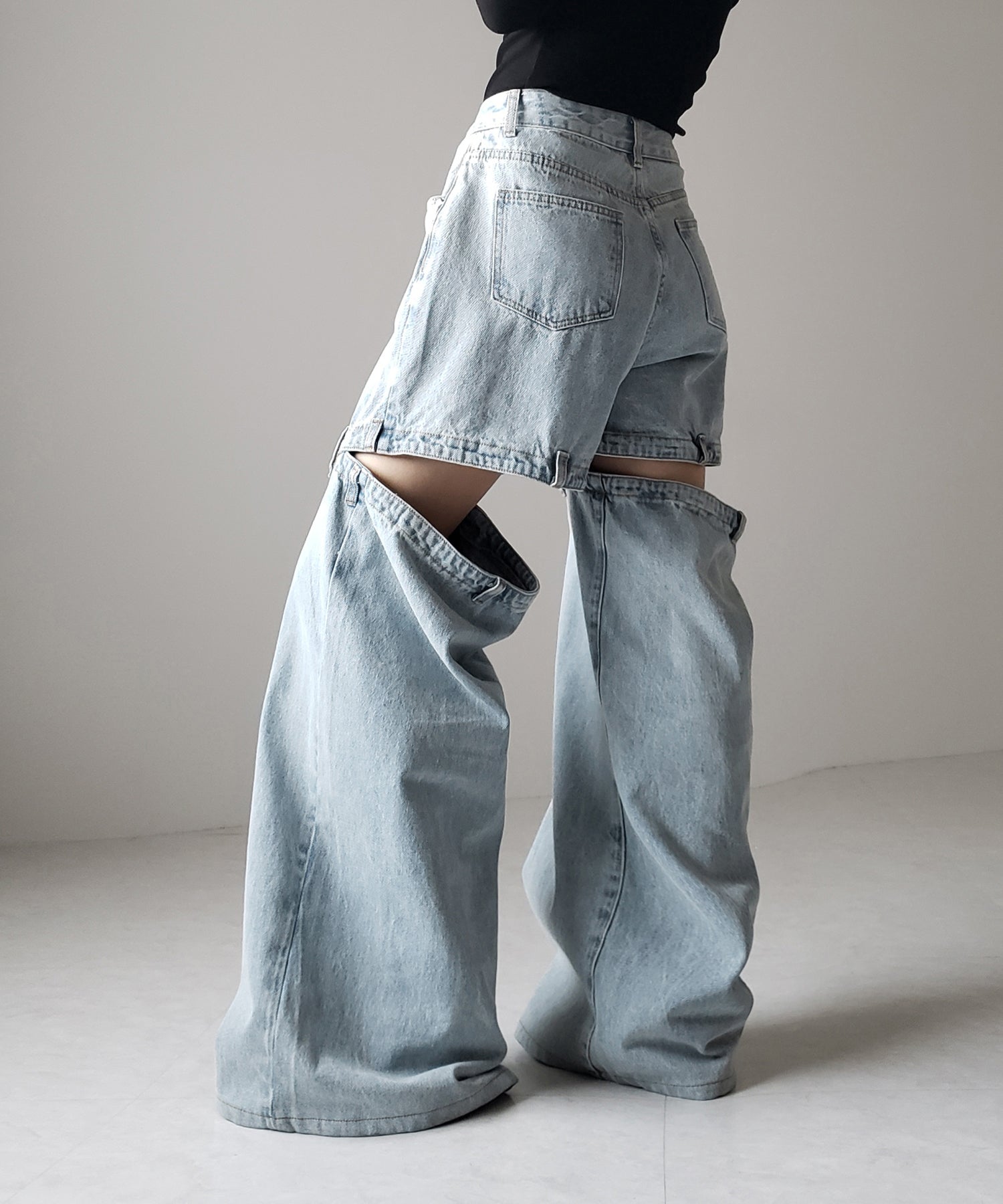 【 選べる３サイズ 】バックオープンカットアウトウォッシュワイドデニム ／ Back open cutout washed wide denim