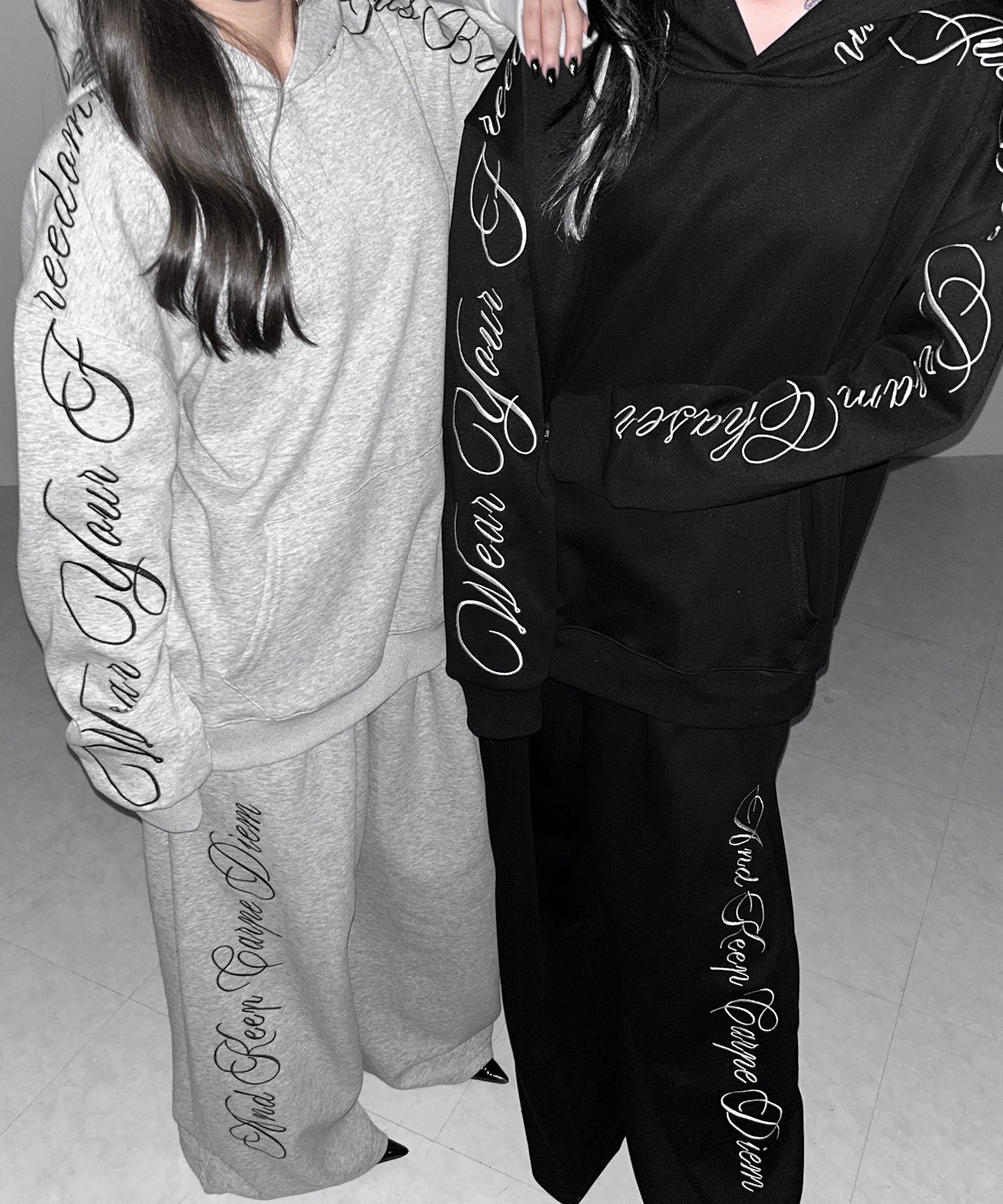 レタリングロゴ刺繍ワイドスウェットパンツ ／ lettering logo embroidery wide sweatpants