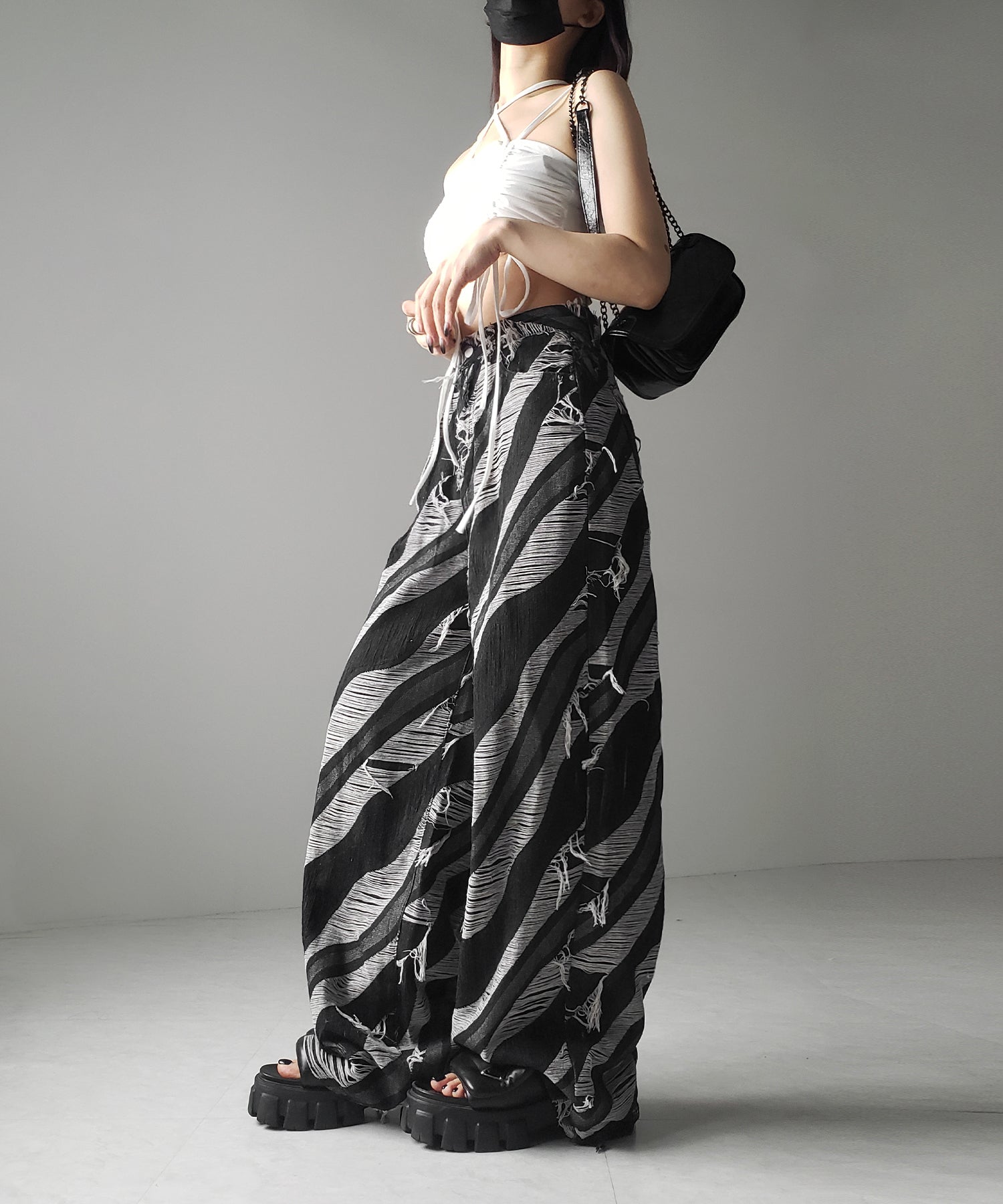 【 ２color ／ ４size 】バイカラーカットフリンジダメージワイドデニム ／ bicolor cut fringe damaged wide denim