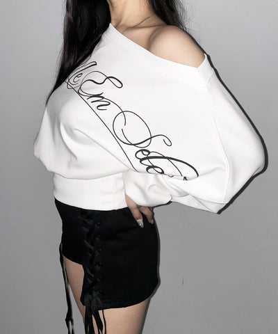 レタリングロゴワンショルショートスウェットライクトップス ／ lettering logo one-shoulder short sweatlike tops