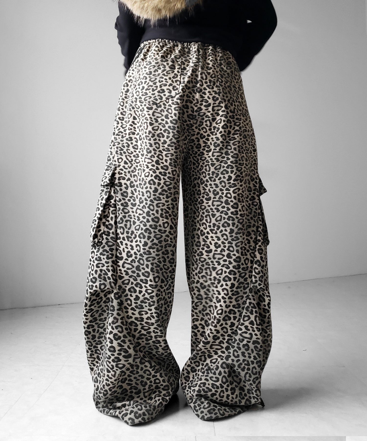【 裾絞り可能２WAY 】レオパードヴィンテージサイドラインタックワイドスウェットパンツ ／ leopard vintage side line tuck wide sweatpants