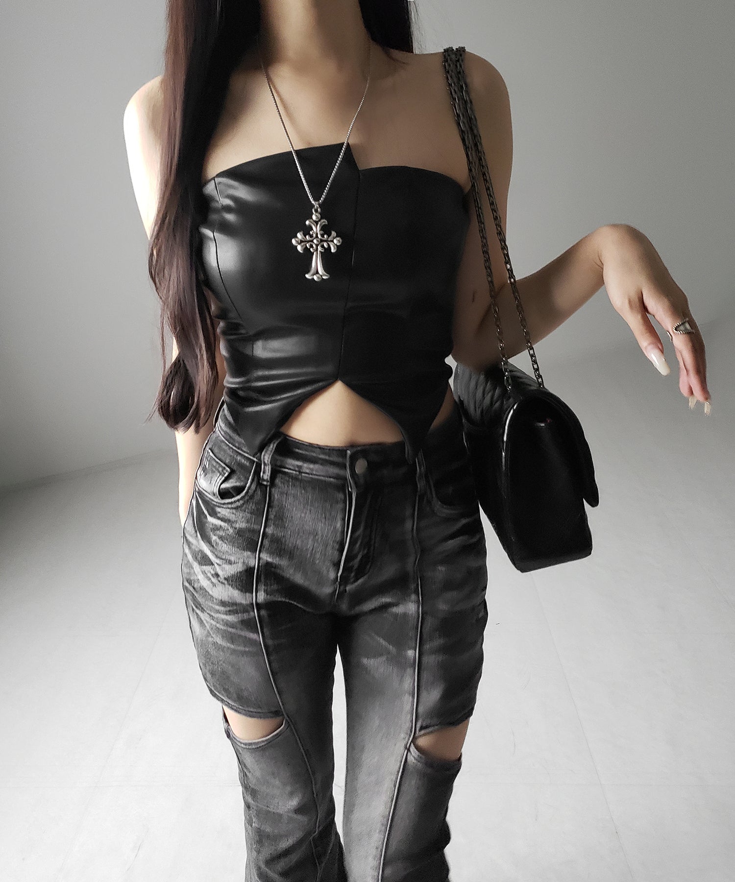 【 ２color 】アシンメトリー切替フェイクレザービスチェ ／ asymmetry switching fake leather bustier