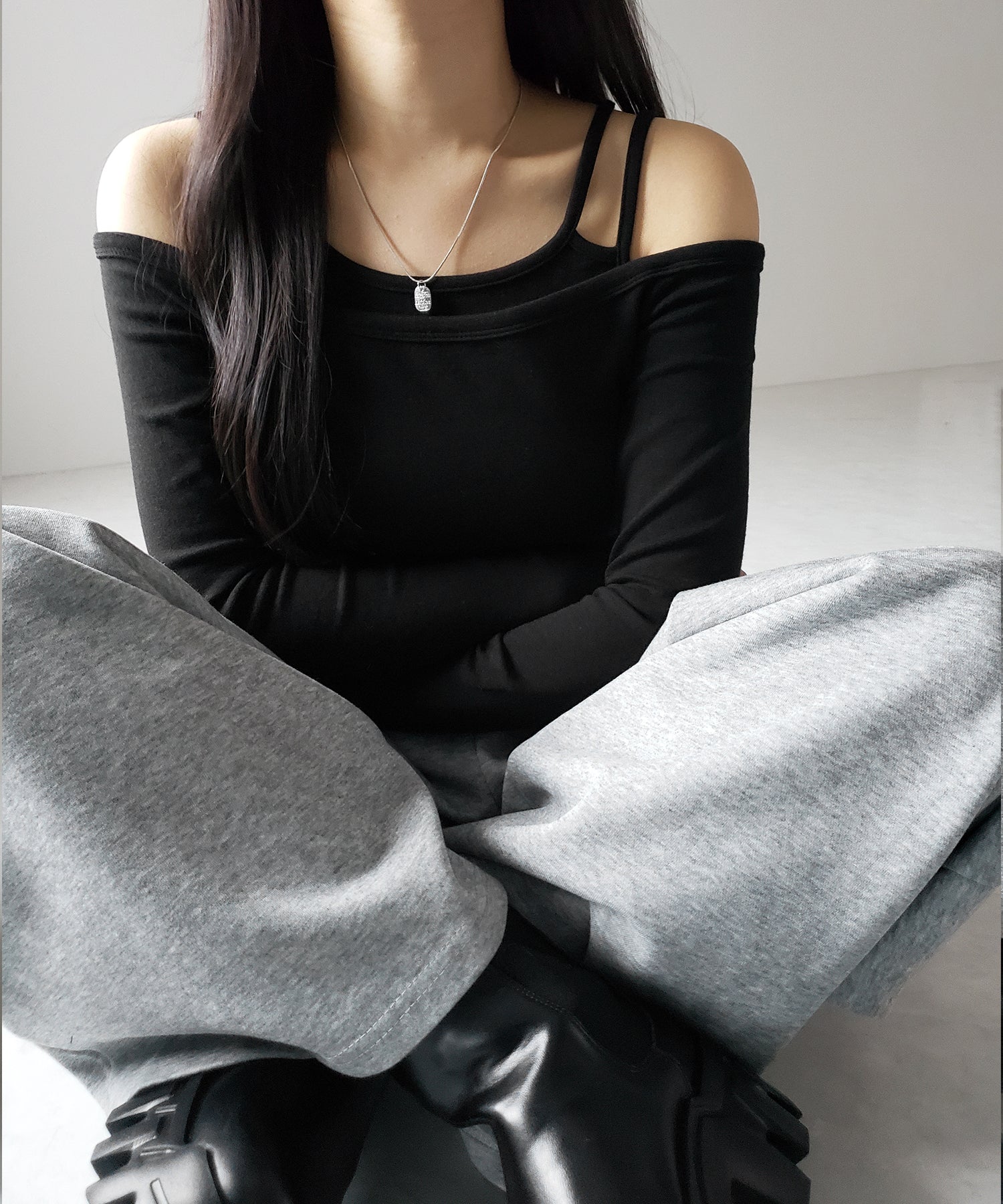 【 ２color 】レイヤードダブルストラップオフショルトップス ／ layerd double strap off shoulder tops