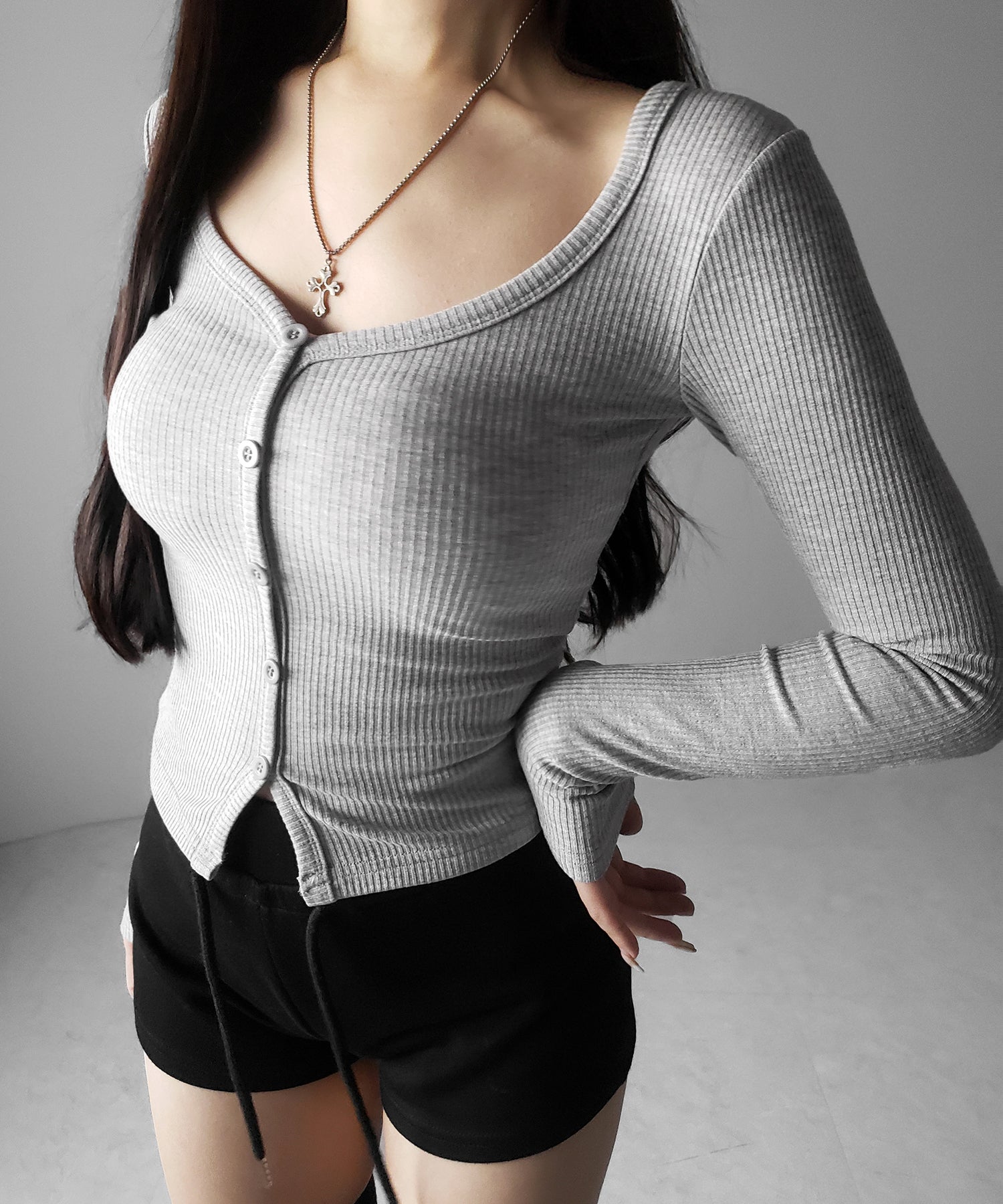 【 裏微起毛 】フロントボタンタイトリブカットソートップス ／ front button tight ribbed cutsew tops