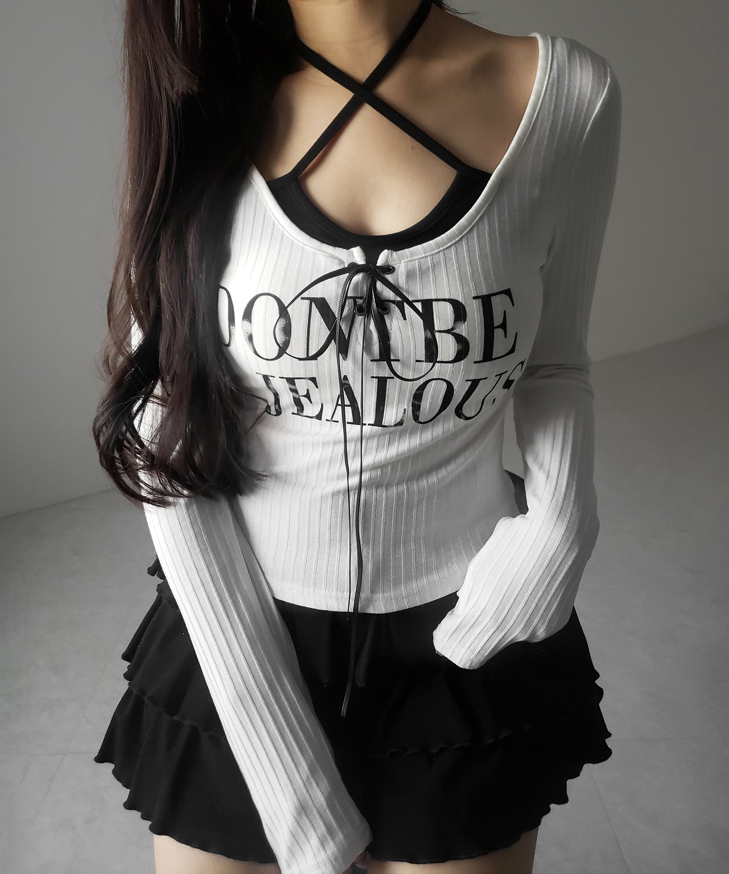 【 クロスネックにできる２WAY 】レースアップフェイクレイヤードロゴカットソートップス ／ laceup fake layered logo cutsew tops