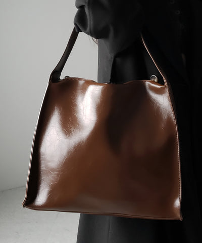 【 ２color 】ヴィンテージフェイクレザースクエアショルダーバッグ ／ vintage fake leather square shoulder bag