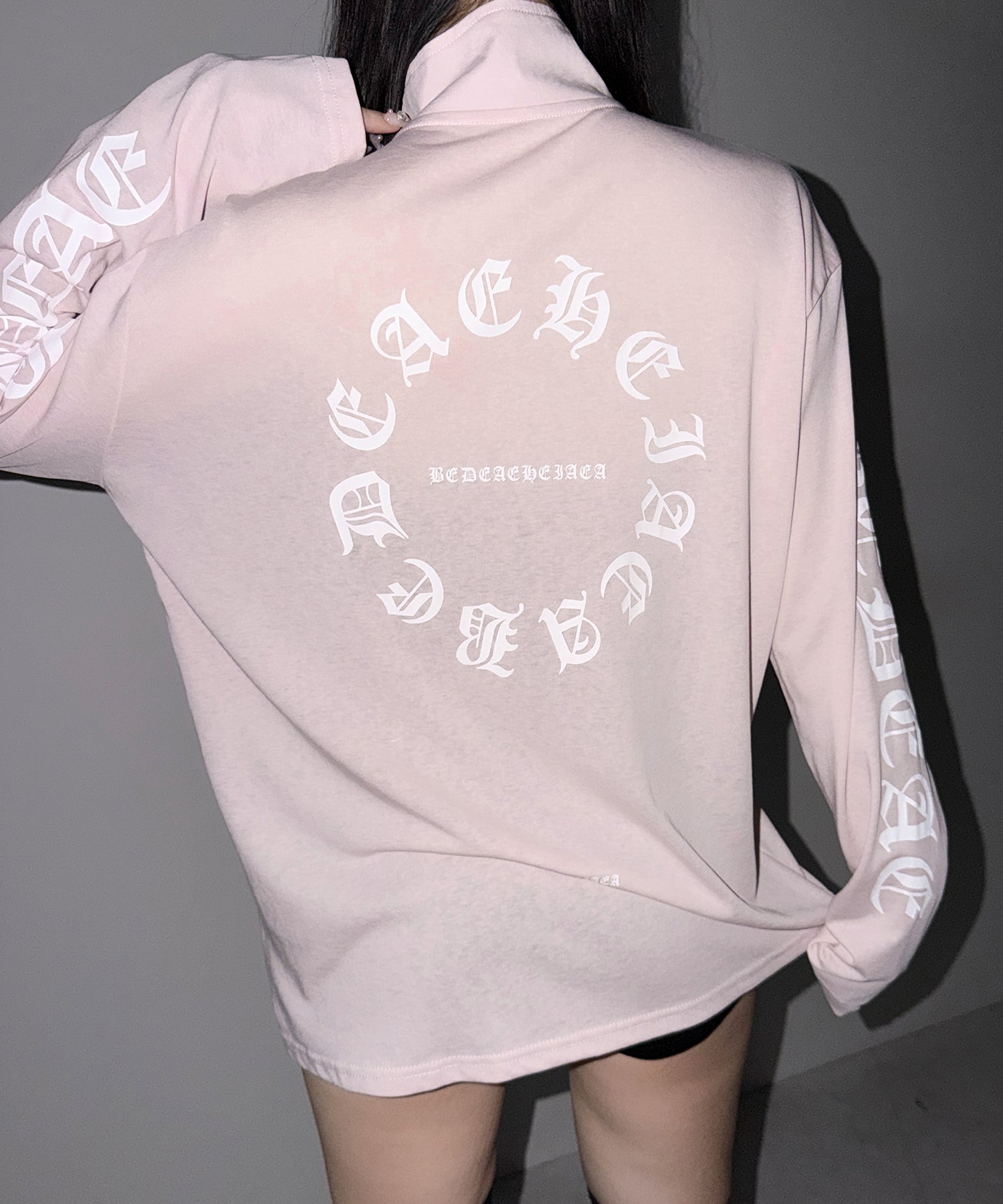 グランジロゴスタンドジップアップオーバーシアートップス ／ grunge logo stand zipup over sheer tops