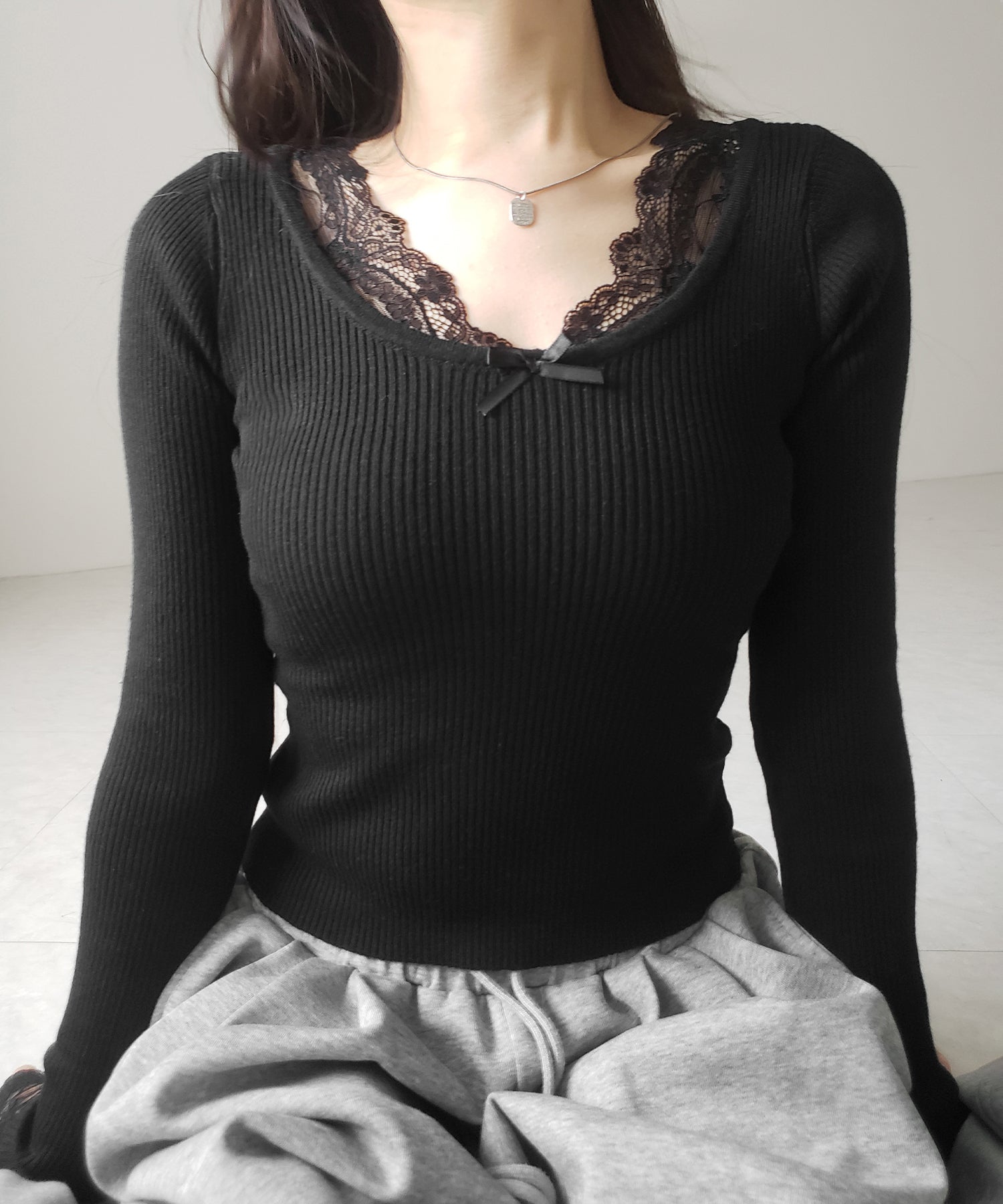 フロントリボンレース切替リブニットトップス ／ front ribbon lace switching ribbed knit tops