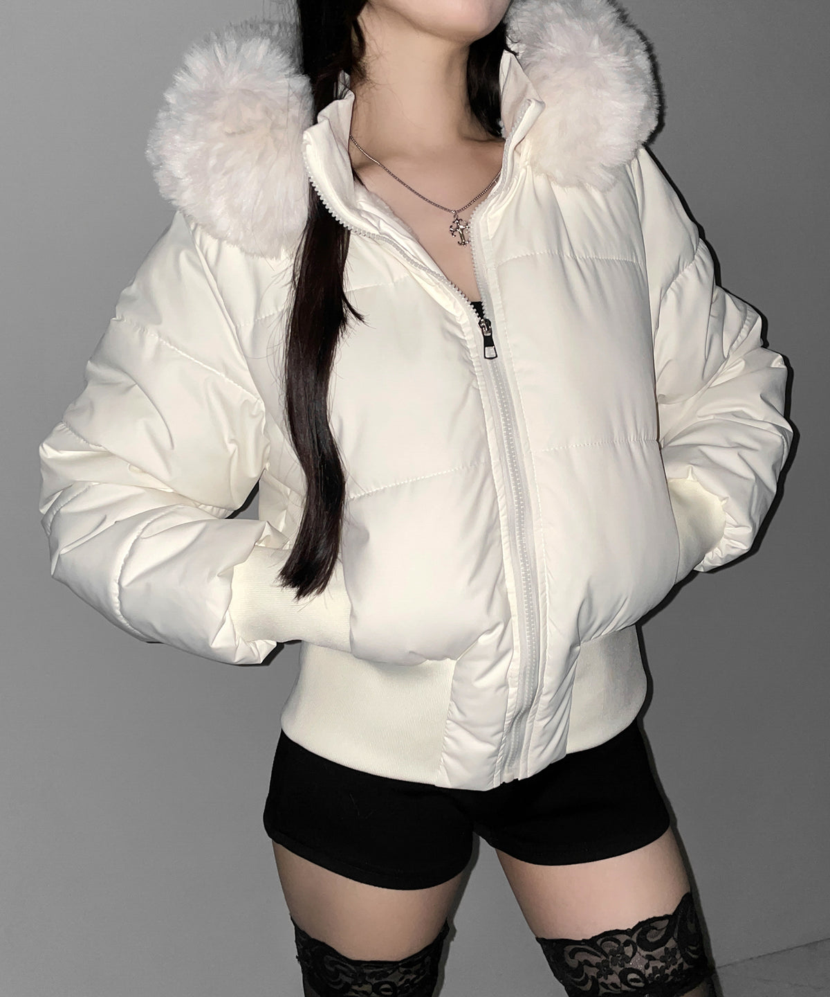 フェイクファーフード中綿ショートジャケット ／ fake fur hoodie fake down short jacket