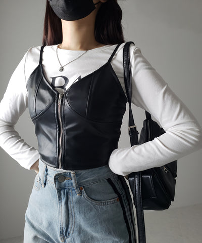 【 ２color 】フロントジップフェイクレザービスチェ