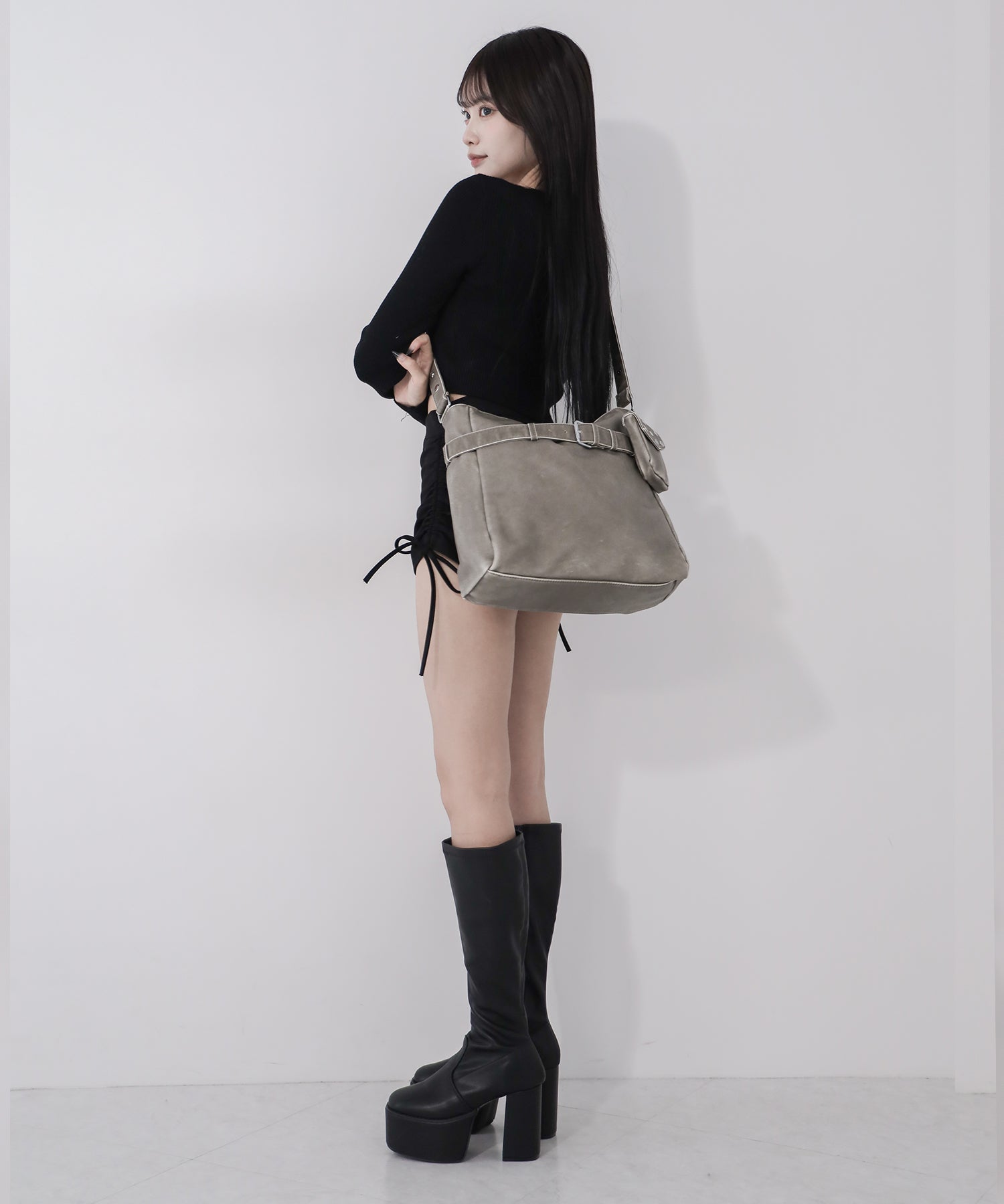 【 A4収納可 】ミニポーチ付きスタッズベルトヴィンテージフェイクレザーショルダーバッグ ／ mini poach SET studs belt vintage fake leather shoulder bag