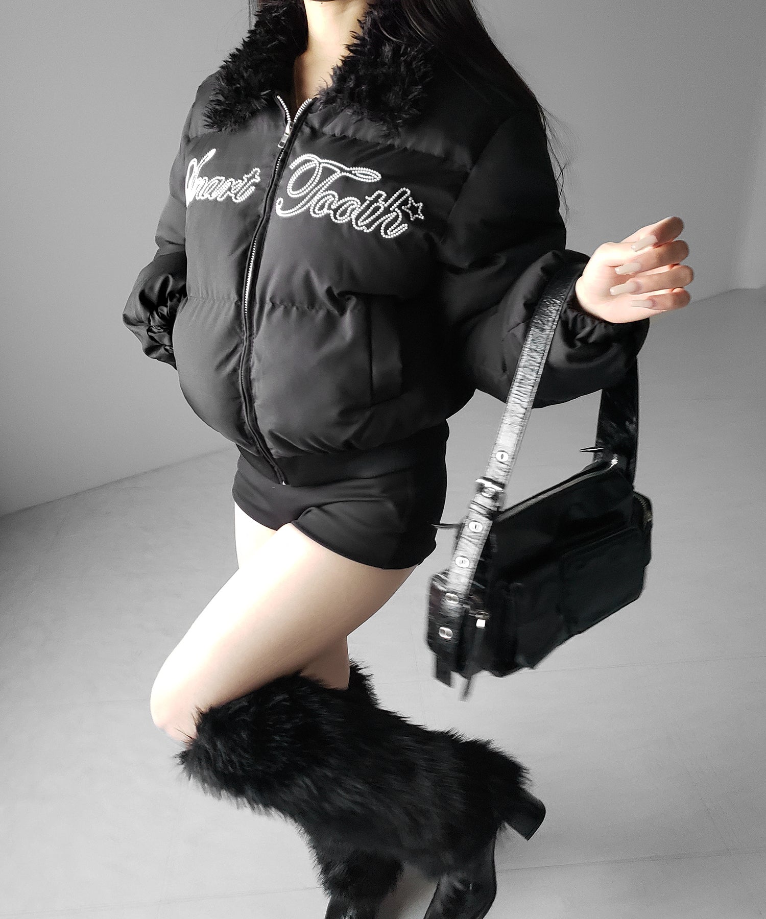 レタリングロゴ刺繍ショートパフダウンジャケット ／ lettering logo embroidery short puffer jacket