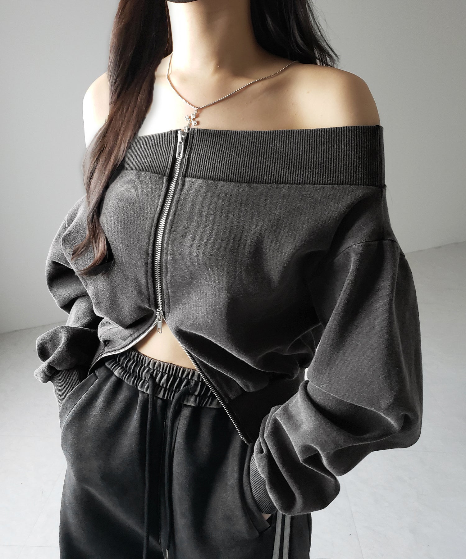【 ２color 】ダブルジップピグメントオフショルスウェットトップス ／ double zip pigment off shoulder sweat tops
