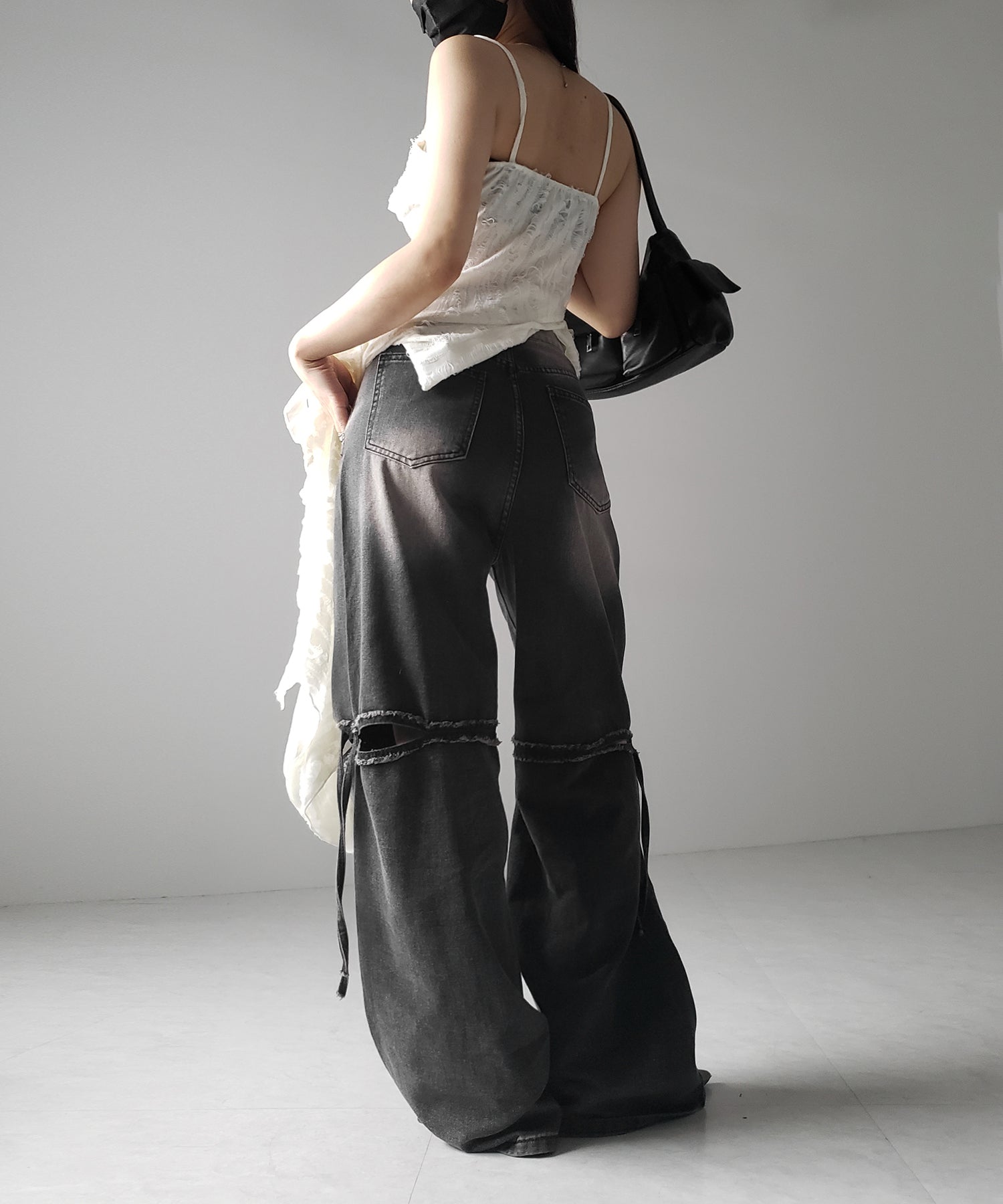 【 ４size ／ ２color 】カットアウトストラップヴィンテージルーズデニム ／ cutout strap vintage loose denim