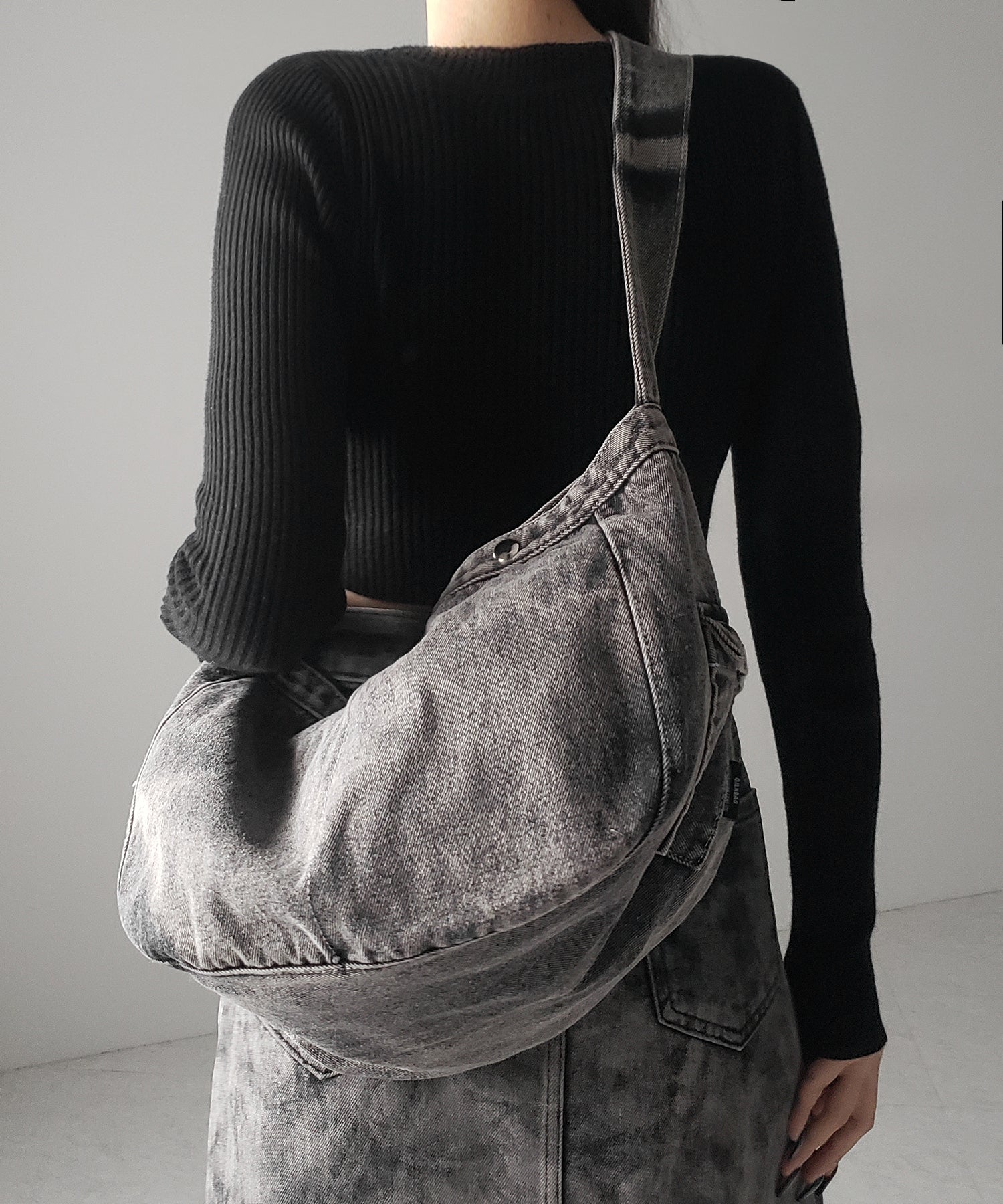 【 ２color 】ブラックタグヴィンテージデニムショルダーバッグ ／ black tag vintage denim shoulder bag