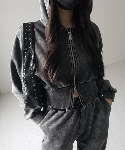 【 ２color】スタッズデザインスクエアショルダーバッグ ／ stud design square shoulder bag