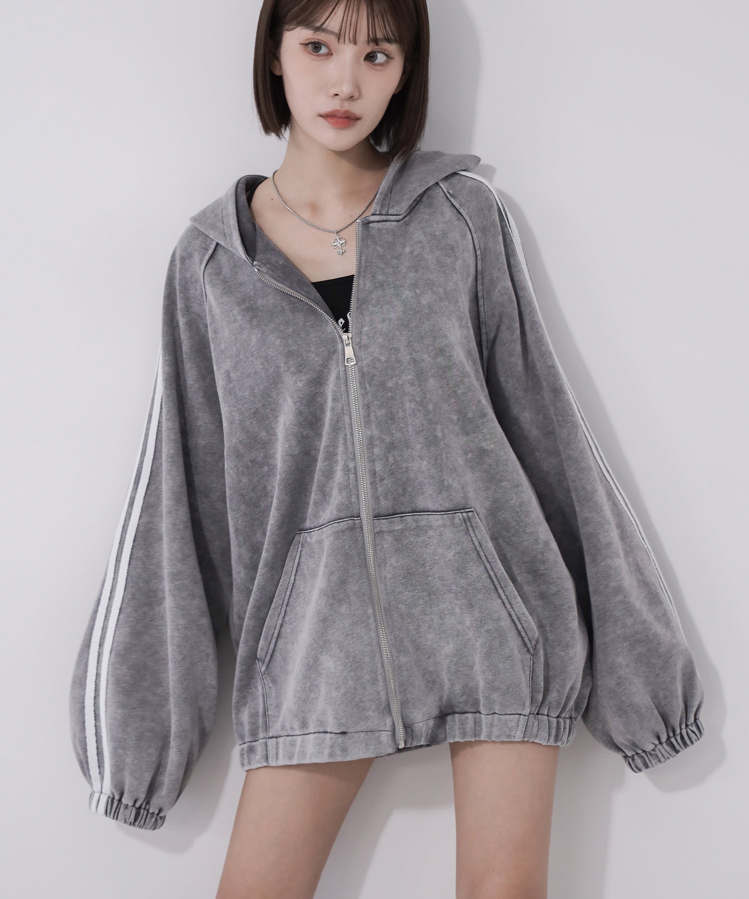 ピグメントヴィンテージ加工サイドラインジップアップパーカー ／ Pigment vintage side line zip-up hoodie