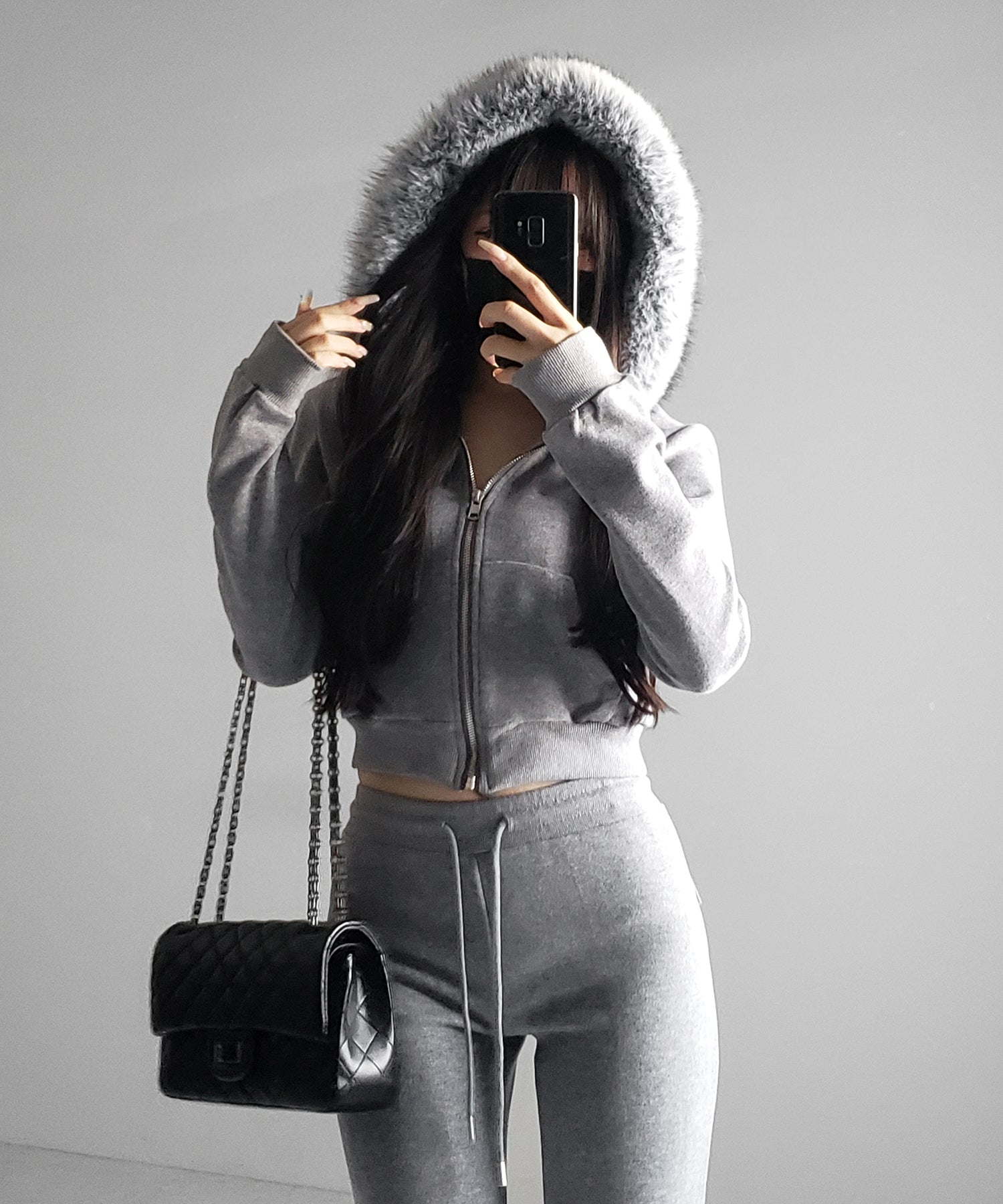 【 セットアップ 】ファーフードショートパーカー＆スウェットフレアパンツ ／ Fur short hoodie ＆ sweat flare pants SETUP