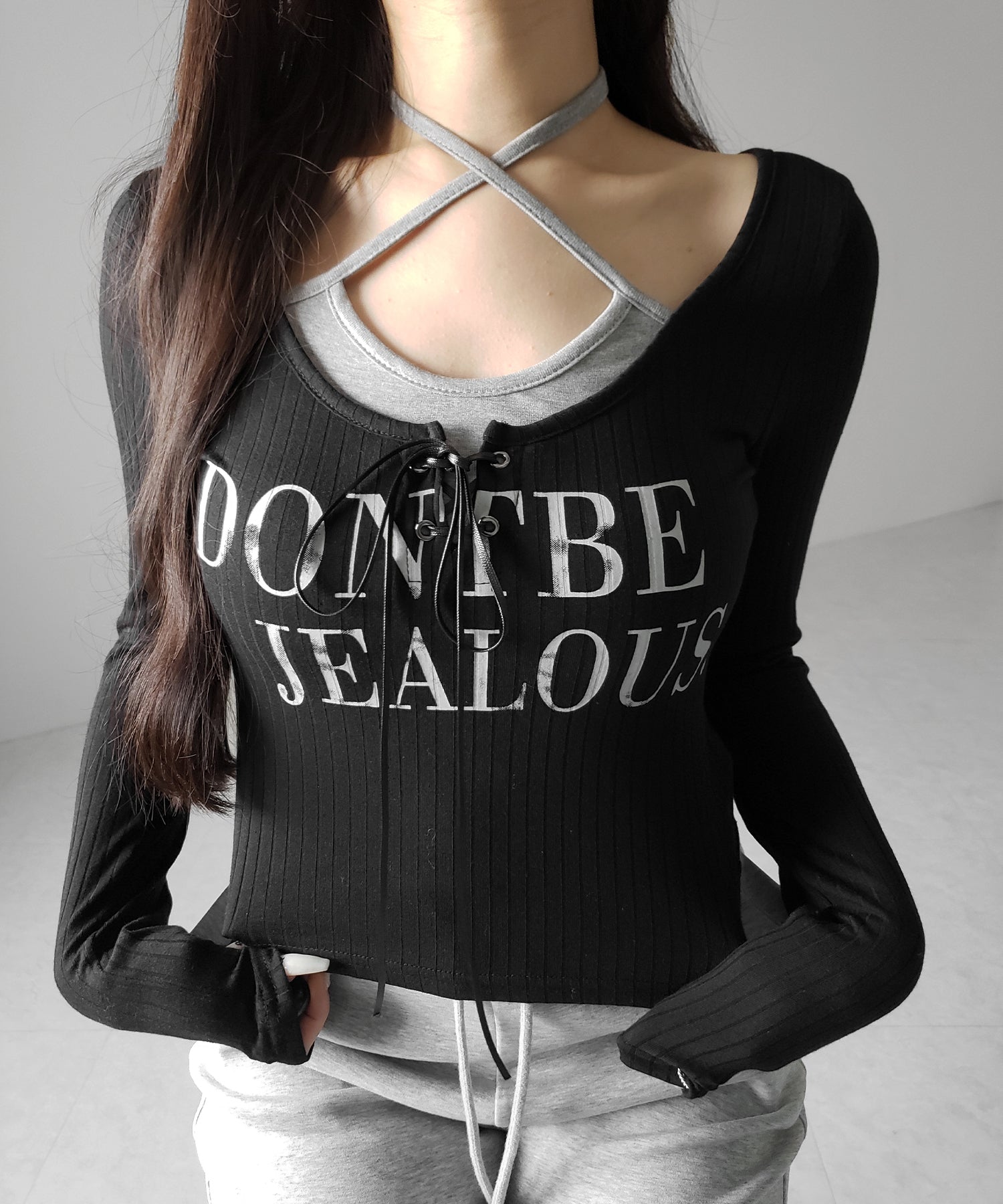 【 クロスネックにできる２WAY 】レースアップフェイクレイヤードロゴカットソートップス ／ laceup fake layered logo cutsew tops