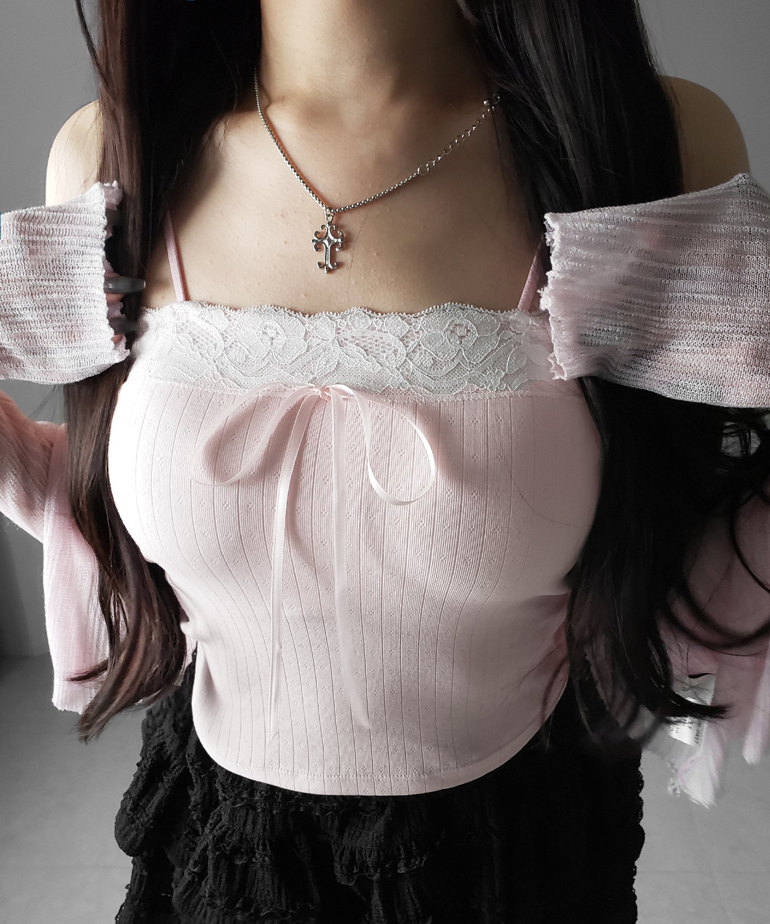 フロントリボンレースショートキャミソール ／ front ribbon lace short camisole