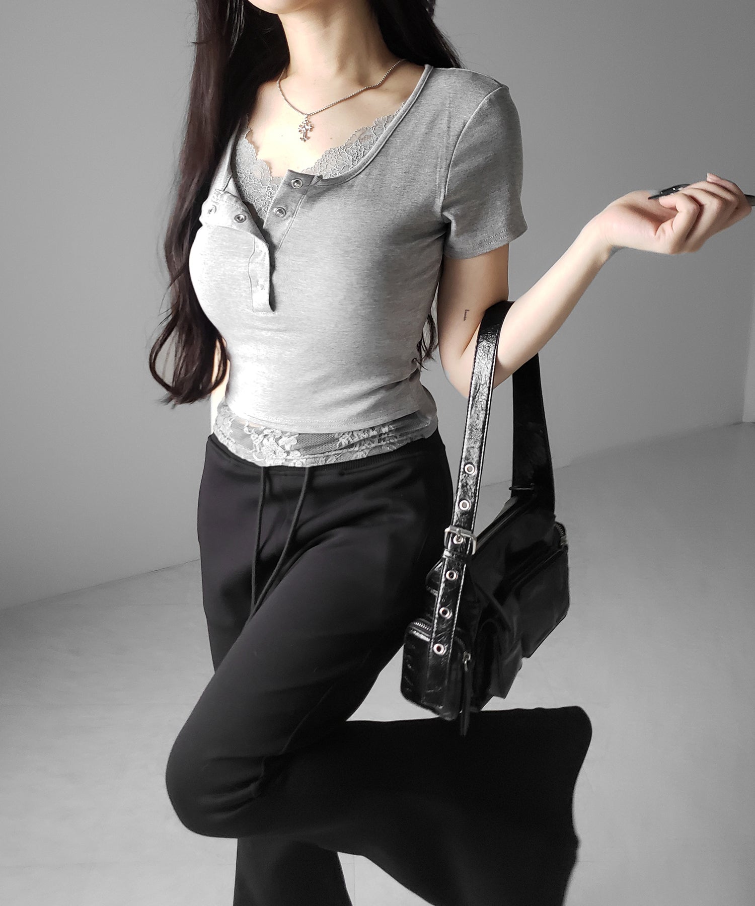 レースレイヤードヘンリーネックスクエア半袖Ｔシャツ ／ lace layered henley neck square short sleeve T-shirt