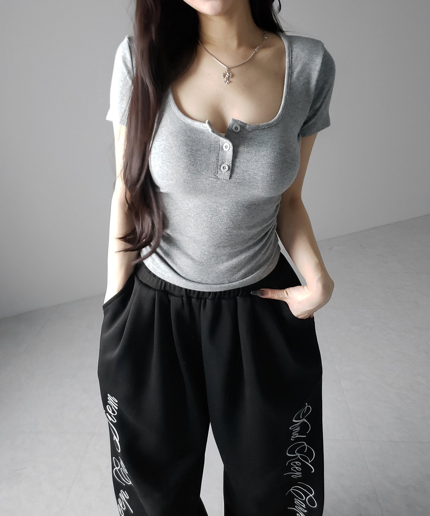ヘンリーネックスクエアギャザー半袖Ｔシャツ ／henley neck square gather short sleeve T-Shirt
